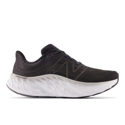 Black new balance hot sale runners