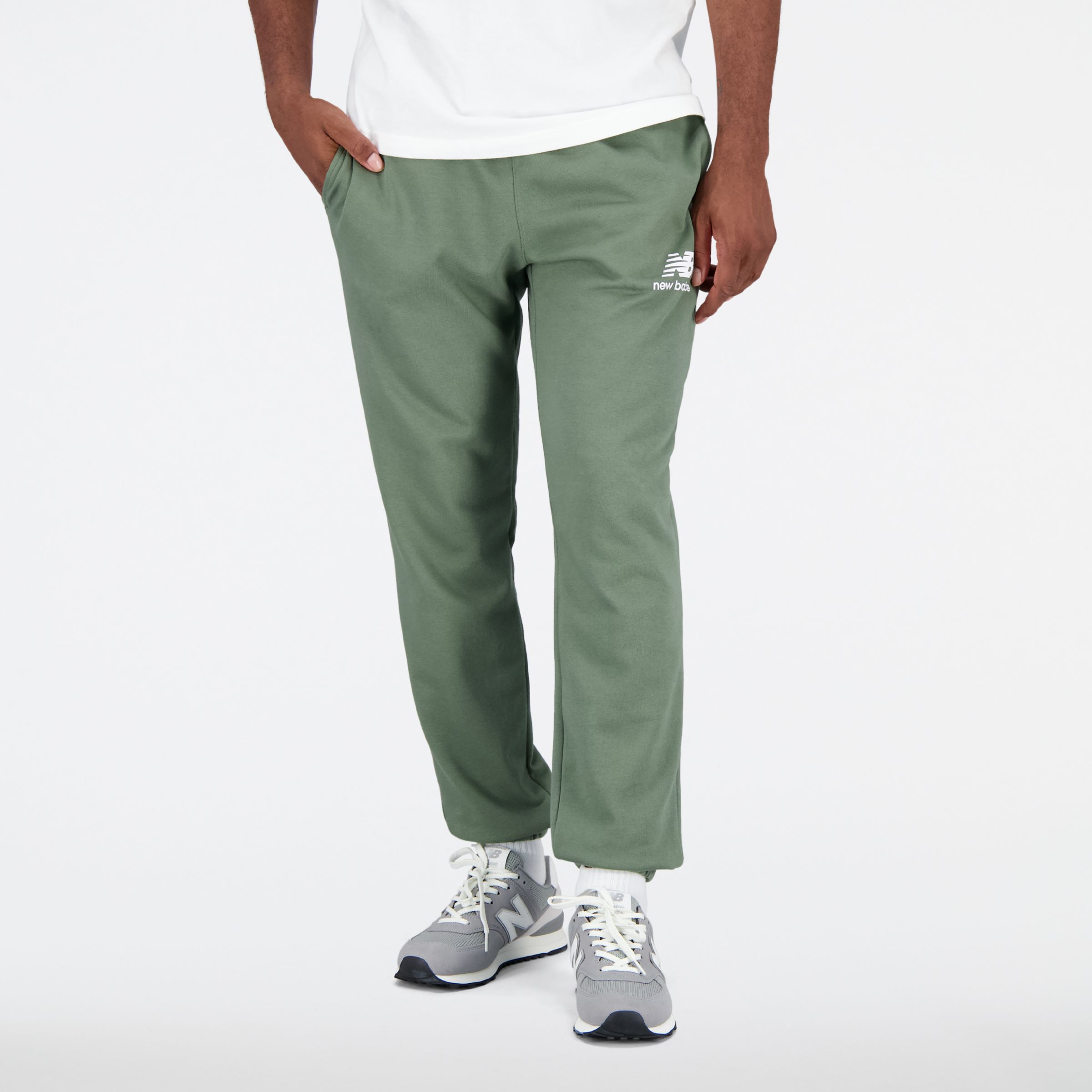 New Balance Homme Pantalons Essentials Stacked Logo French Terry Sweatpant en Green/vert, Cotton Fleece, Taille L