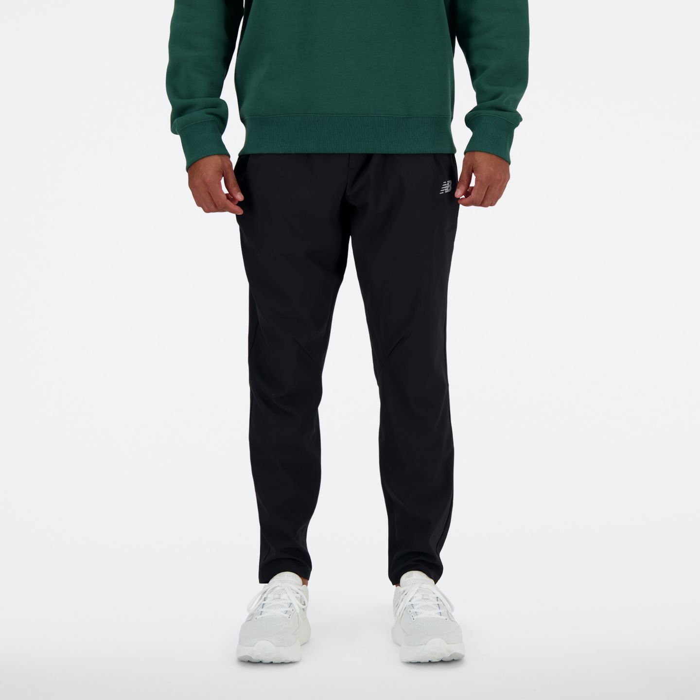 Мужские брюки New Balance AC Tapered Pant 29", цвет: Чёрный — фото 2