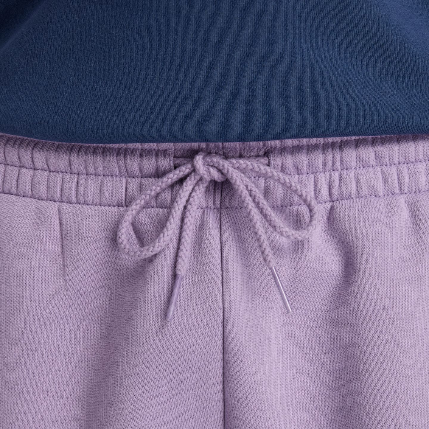Мужские брюки New Balance Sport Essentials Fleece Jogger, цвет: Фиолетовый / Белый — фото 5
