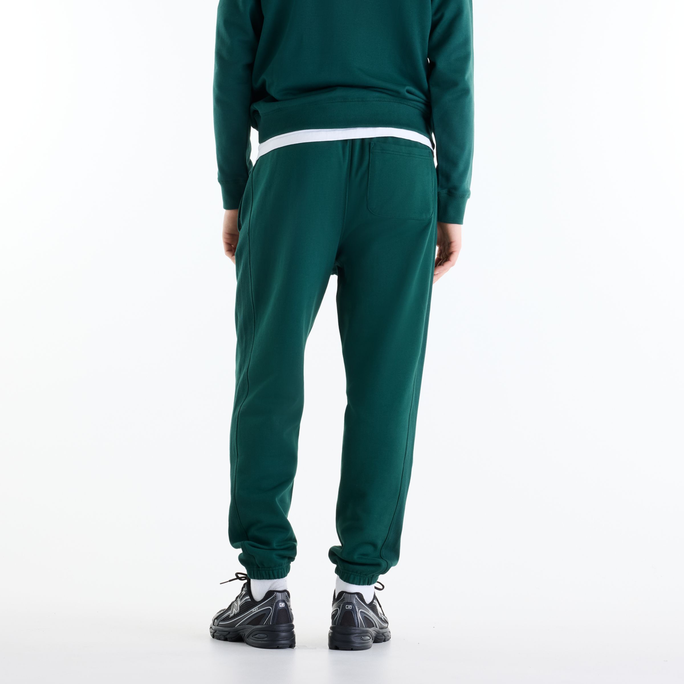 Ante talla M. Altura: 6'2"/187.96cm. Pecho : 37.5"/95.25cm, Cintura : 31"/78.74cm, Cadera : 40.5"/102.87cm