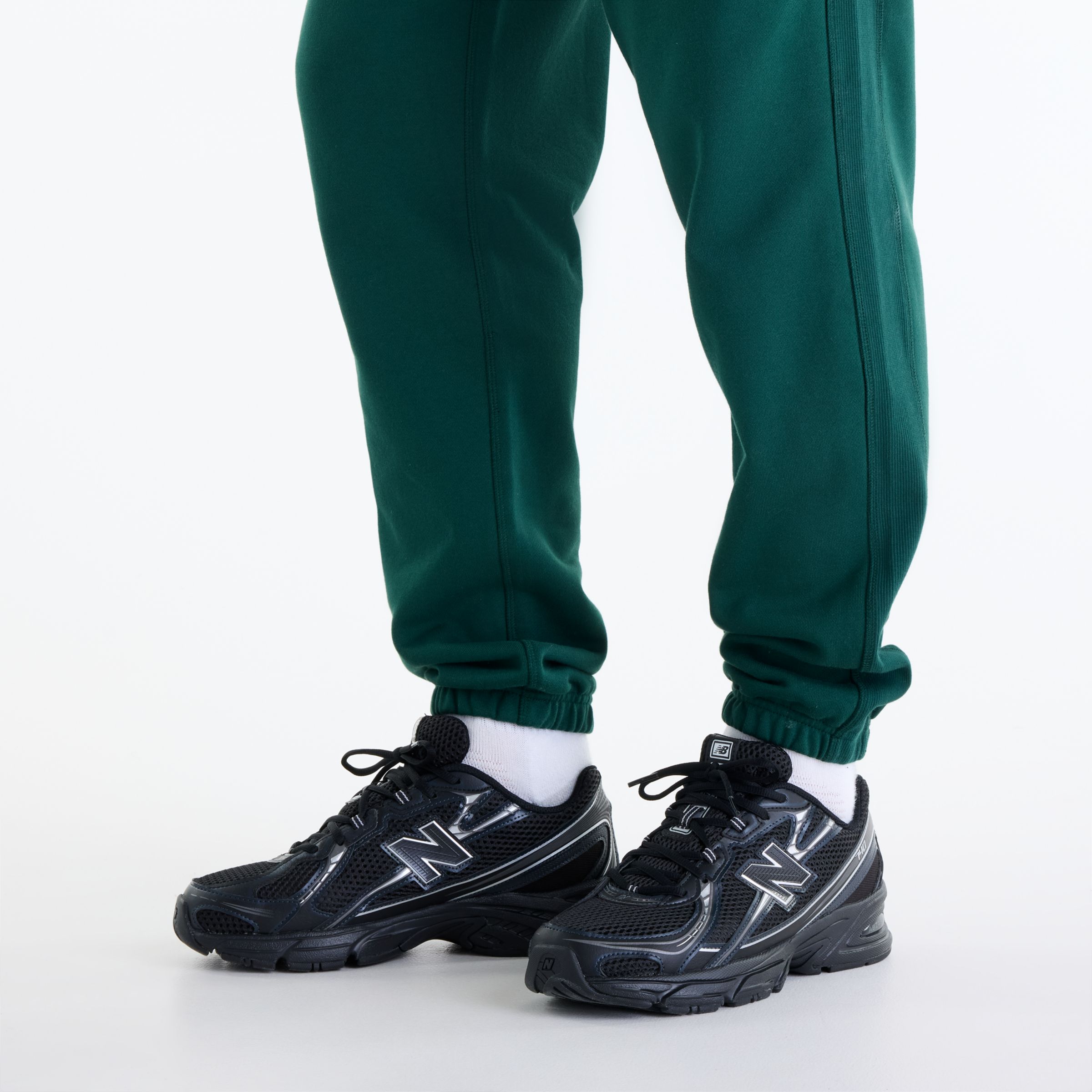 Ante talla M. Altura: 6'2"/187.96cm. Pecho : 37.5"/95.25cm, Cintura : 31"/78.74cm, Cadera : 40.5"/102.87cm