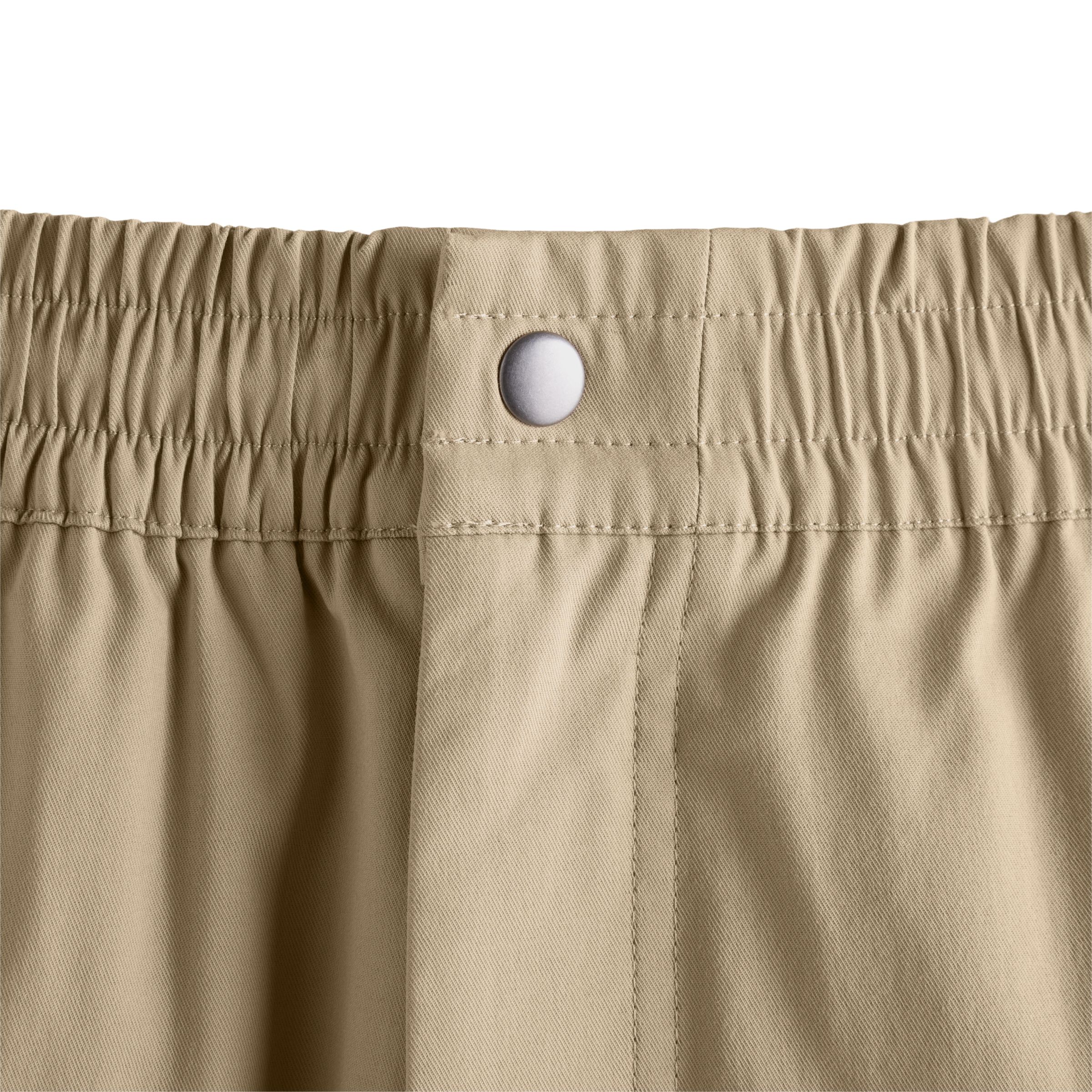 Sebastian is wearing size M and is 6'2"/188cm. Chest: 38.75"/98.4cm, Waist: 32"/81.3cm, Hips: 39"/99cm
