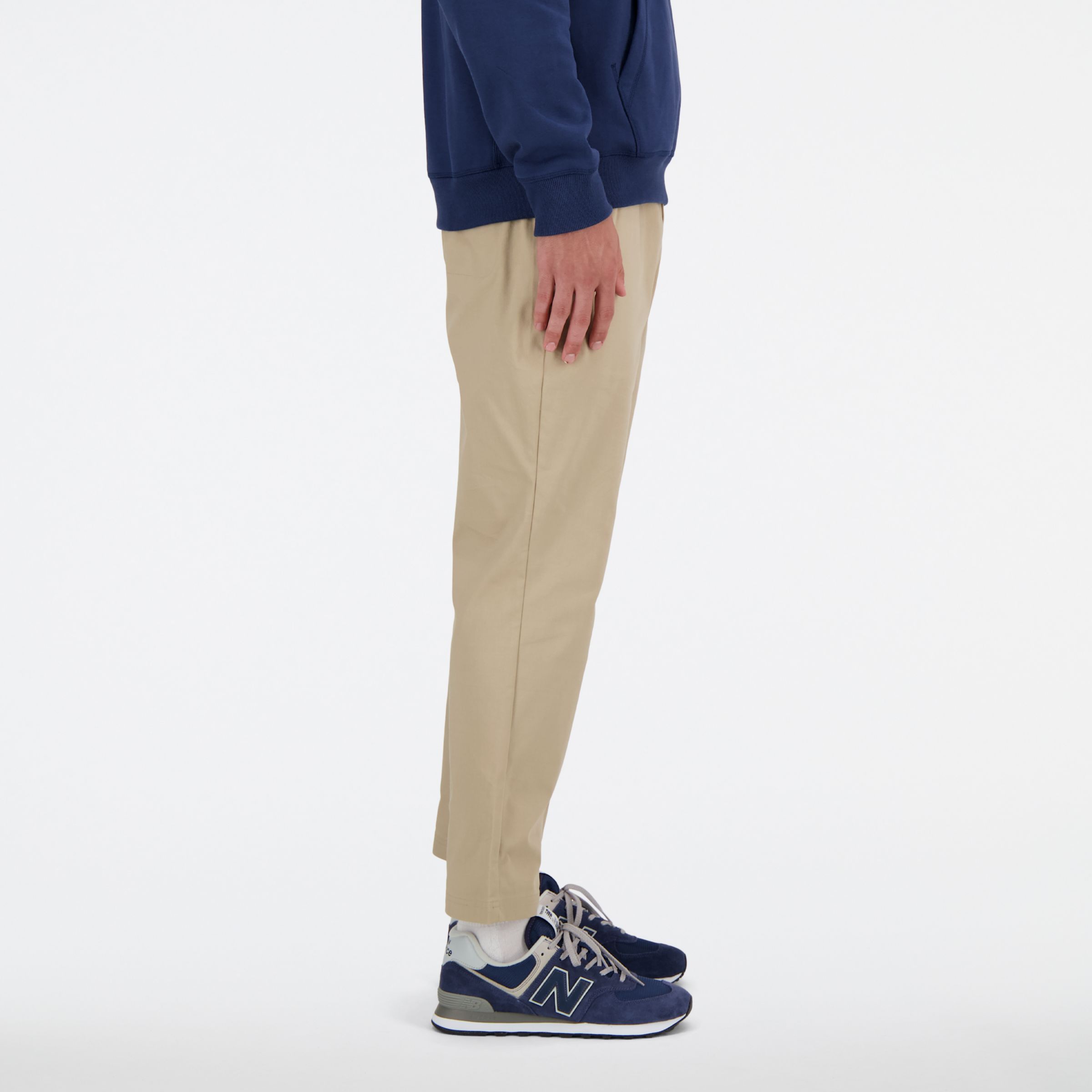 Sebastian is wearing size M and is 6'2"/188cm. Chest: 38.75"/98.4cm, Waist: 32"/81.3cm, Hips: 39"/99cm