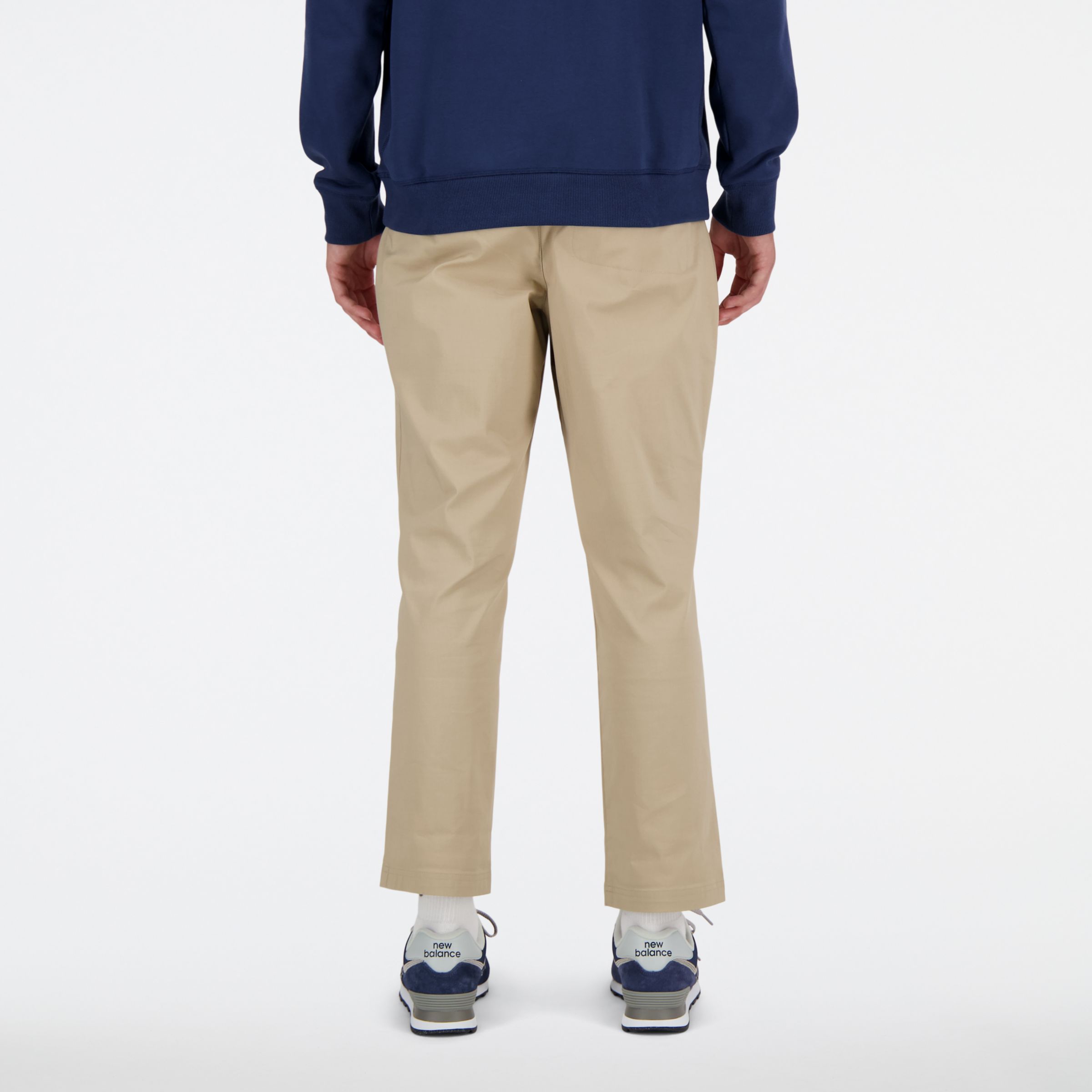 Sebastian is wearing size M and is 6'2"/188cm. Chest: 38.75"/98.4cm, Waist: 32"/81.3cm, Hips: 39"/99cm