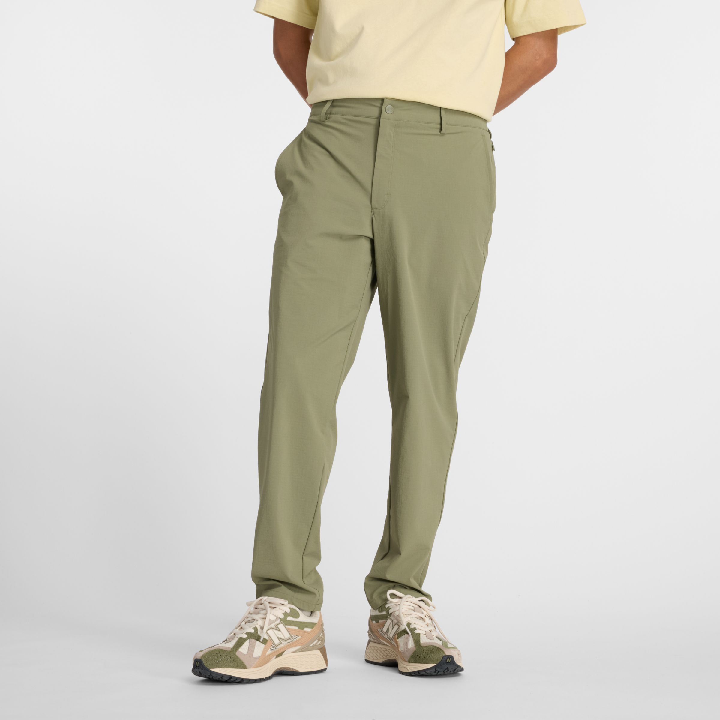 New Balance Men's Athletics Ripstop Standard Tapered Pant 28" in Green Polywoven, size X-Large