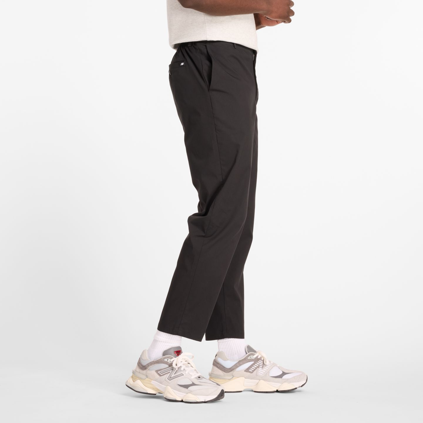 Мужские брюки New Balance Athletics Standard Tapered Pant 28", цвет: Чёрный — фото 3