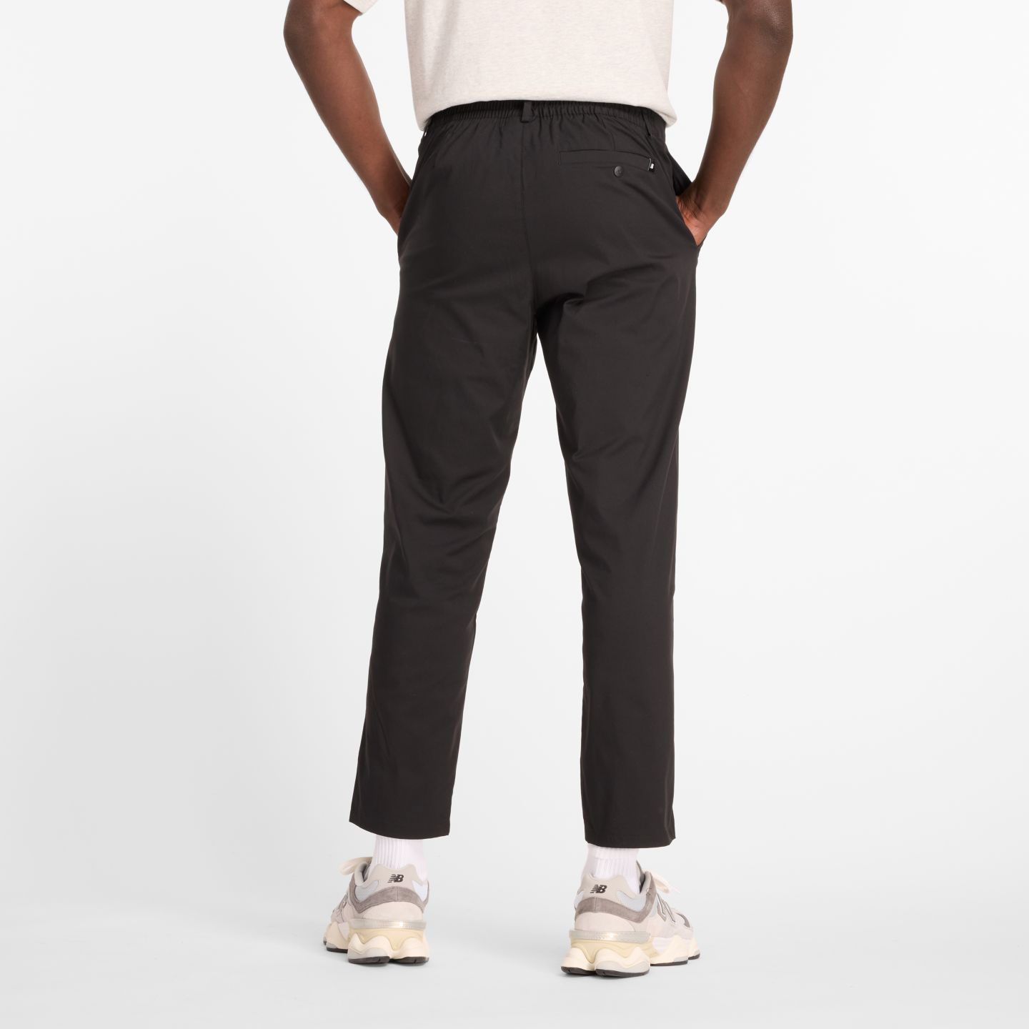 Мужские брюки New Balance Athletics Standard Tapered Pant 28", цвет: Чёрный — фото 4