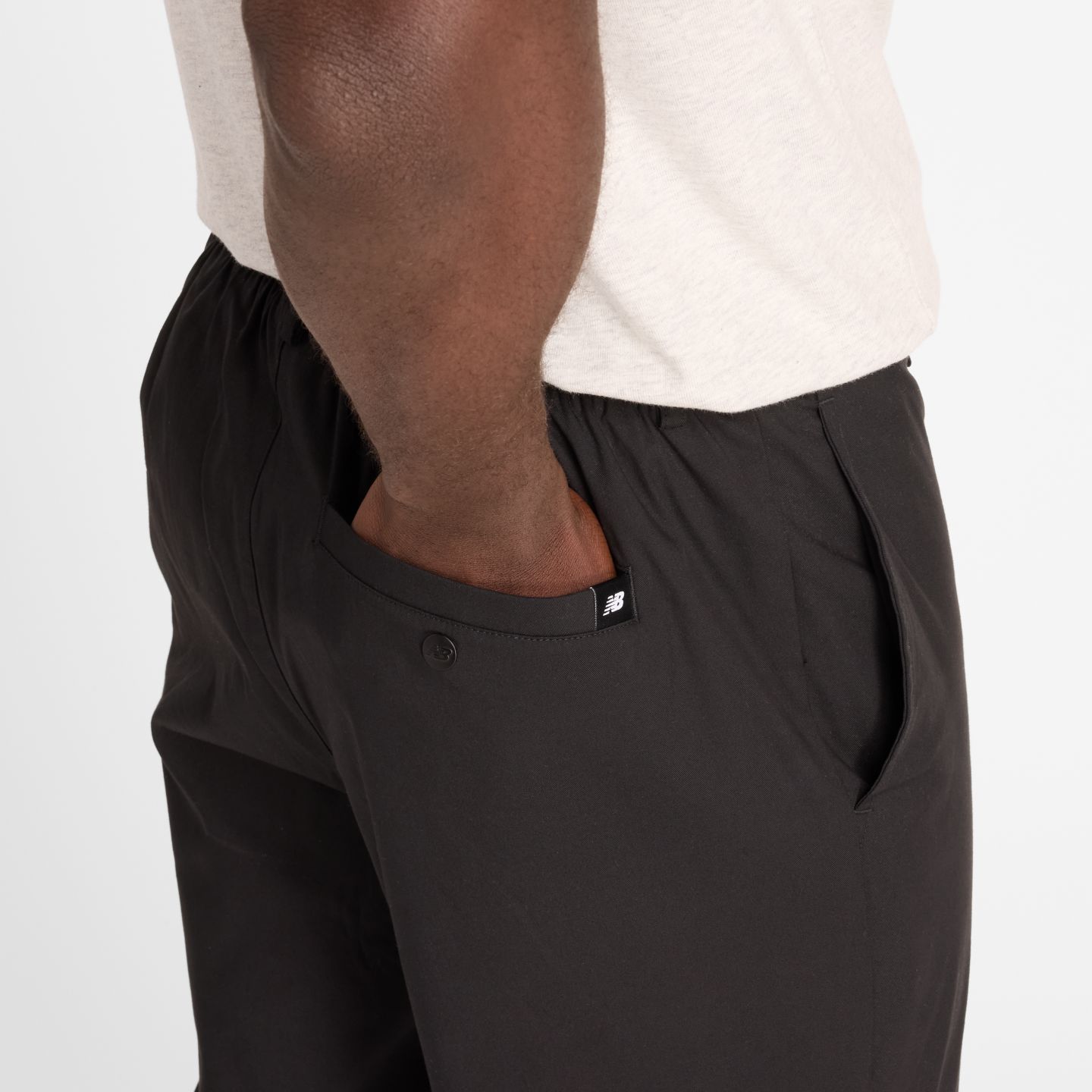 Мужские брюки New Balance Athletics Standard Tapered Pant 28", цвет: Чёрный — фото 8