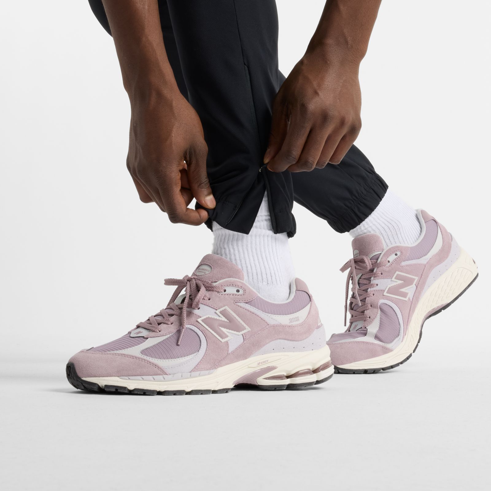 Мужские брюки New Balance AC Jogger — фото 7