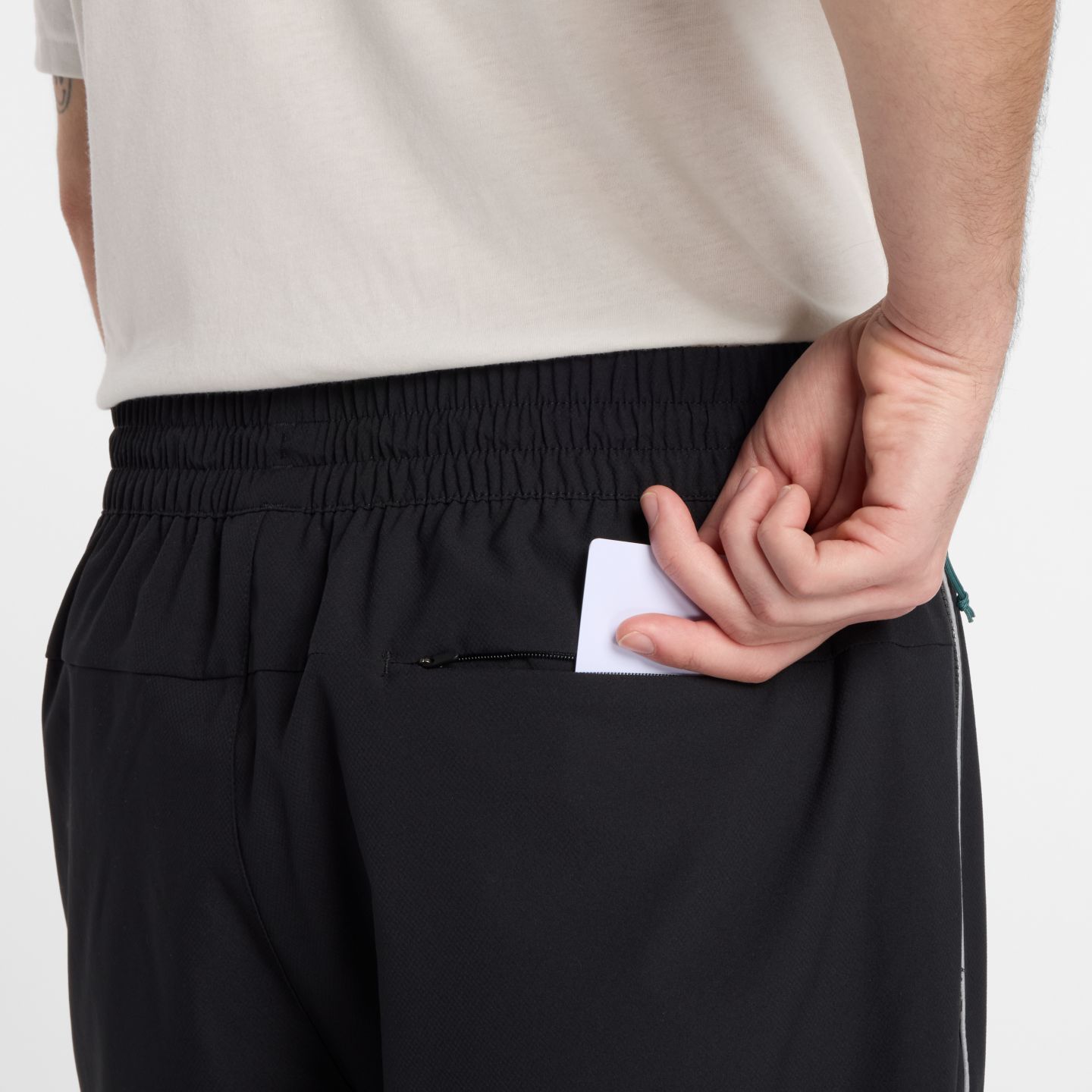 Мужские брюки New Balance Run Energy Pant, цвет: Чёрный — фото 5