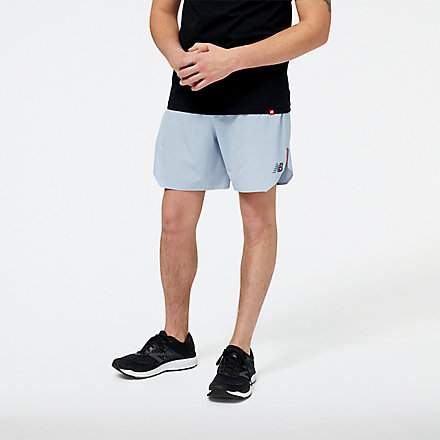 David Martins is wearing size M and is 6'2"/188cm. Chest: 40"/101cm, Waist: 32"/81cm, Hips: 39"/100cm image number null