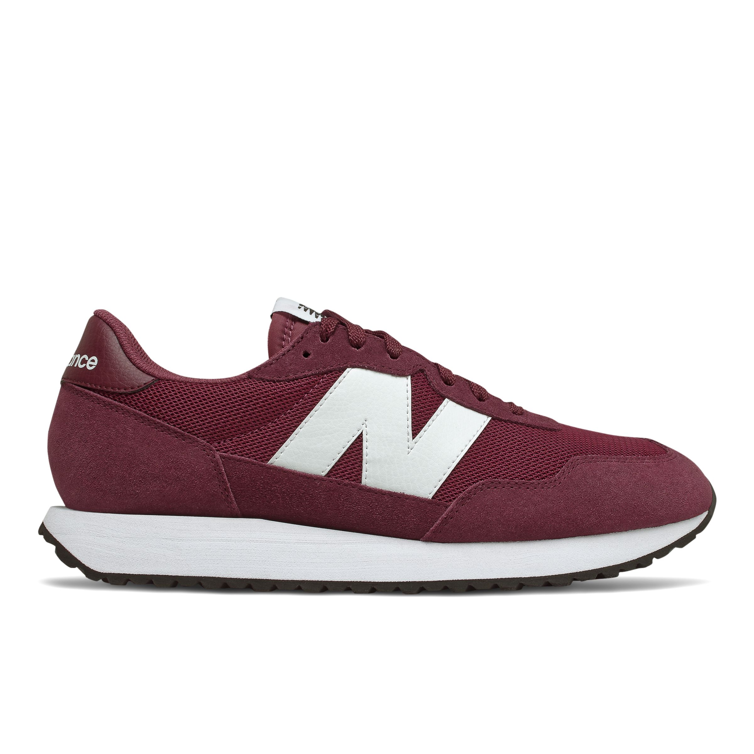 white new balance mens trainers