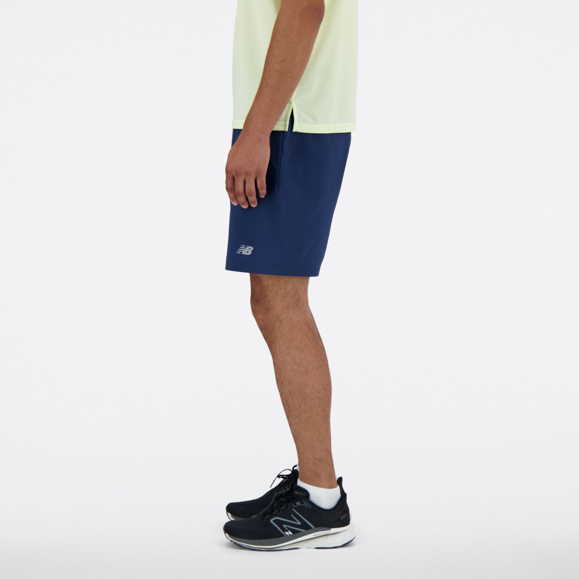 Ngawang is wearing size M and is 6'1.5"/187cm. Chest: 39.5"/100.3cm, Waist: 33"/83.8cm, Hips: 40"/101.6cm