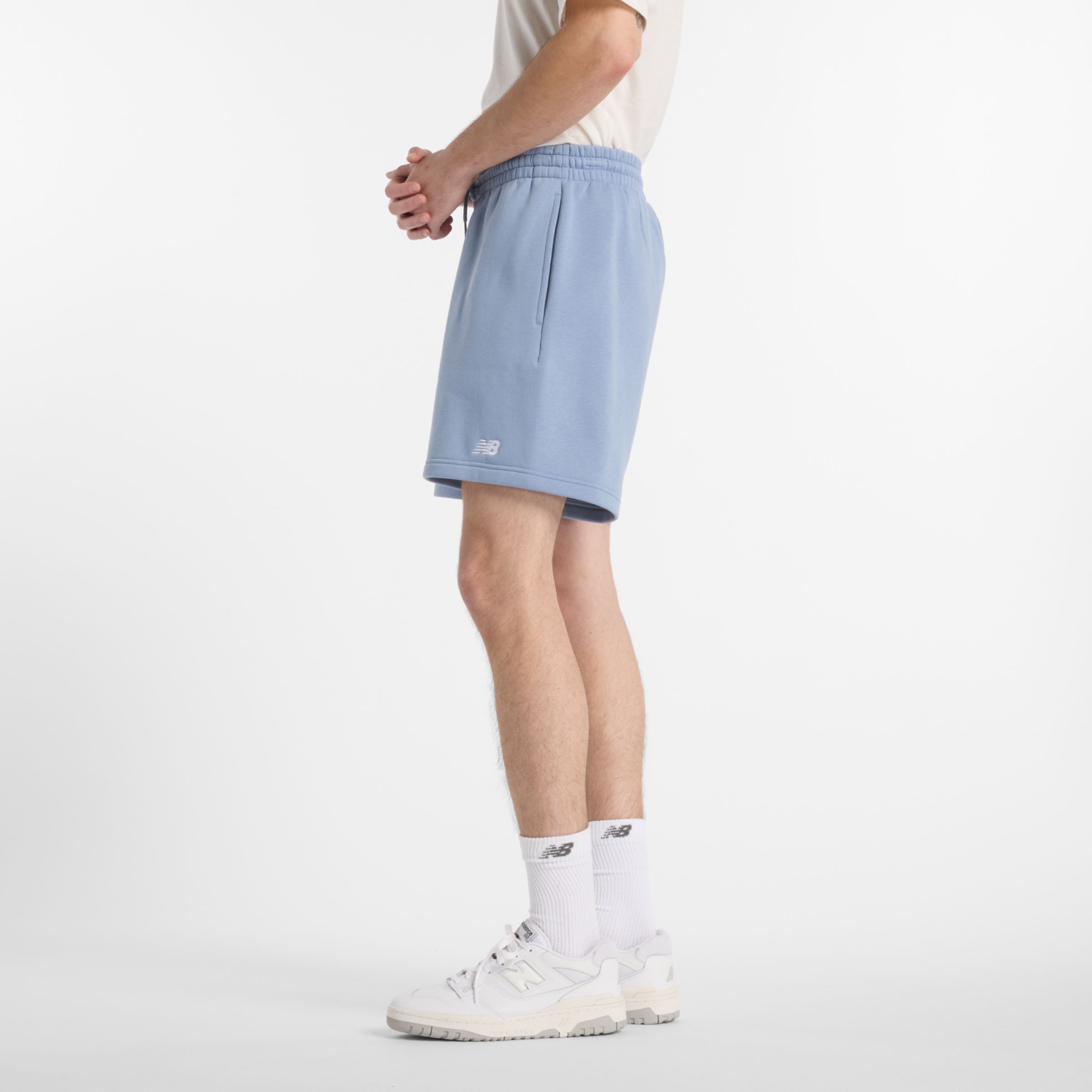 Joland is wearing size M and is 6&Otilde;0"/182.9cm. Chest: 29"/71.1cm, Waist: 36"/91.4cm, Hips: 36"/91.4cm