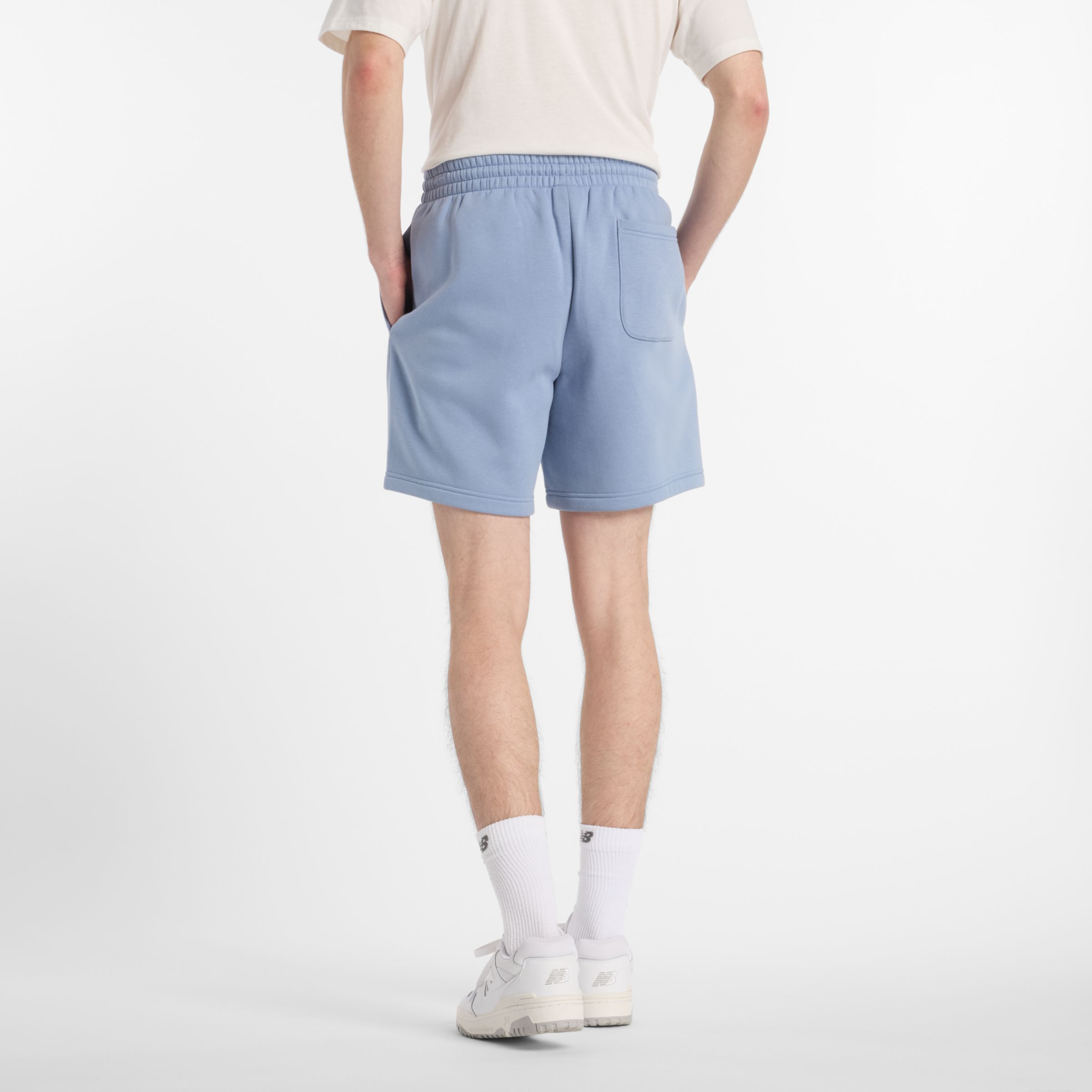 Joland is wearing size M and is 6&Otilde;0"/182.9cm. Chest: 29"/71.1cm, Waist: 36"/91.4cm, Hips: 36"/91.4cm
