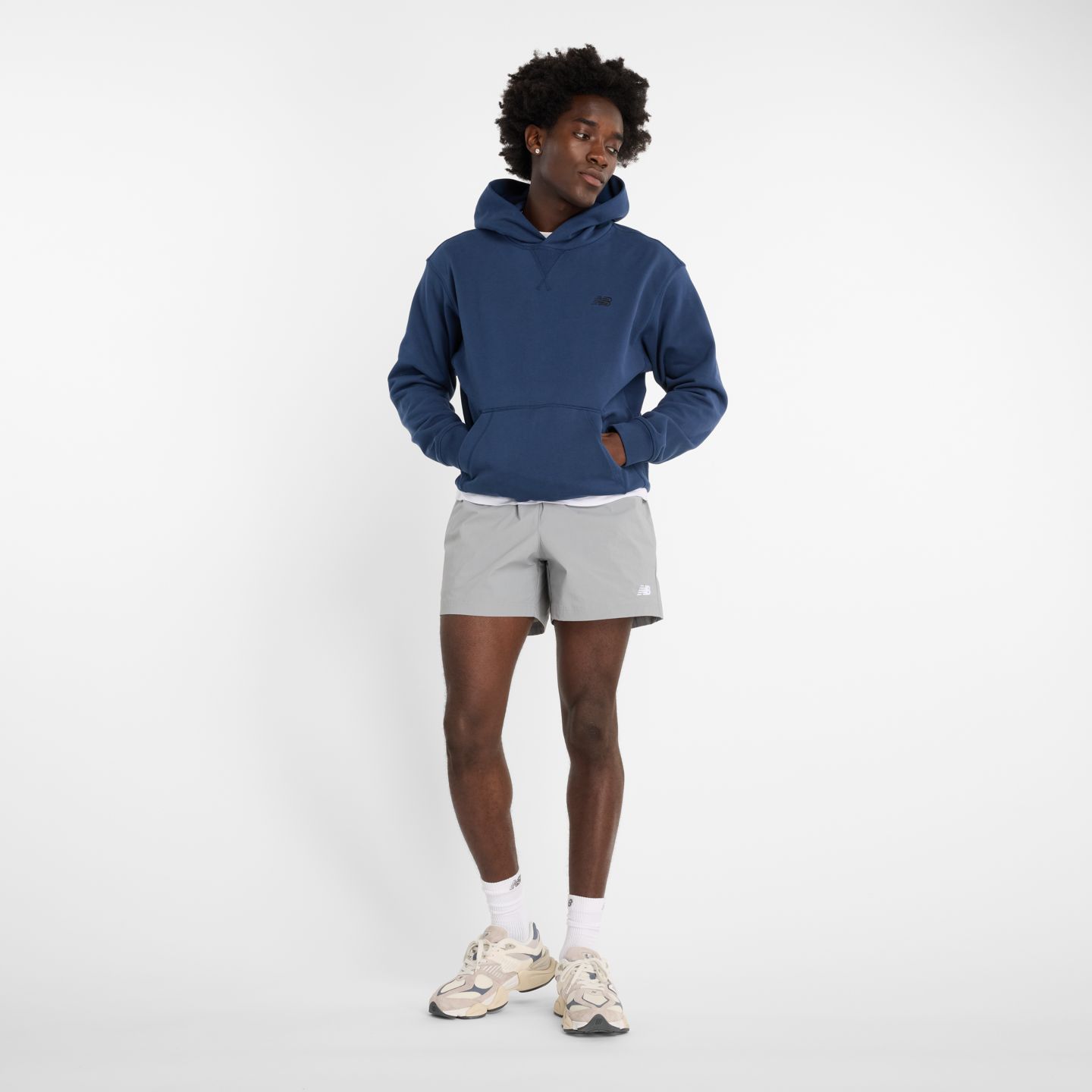 Мужские шорты New Balance Athletics Stretch Woven Short 5", цвет: Сланцевый серый — фото 2