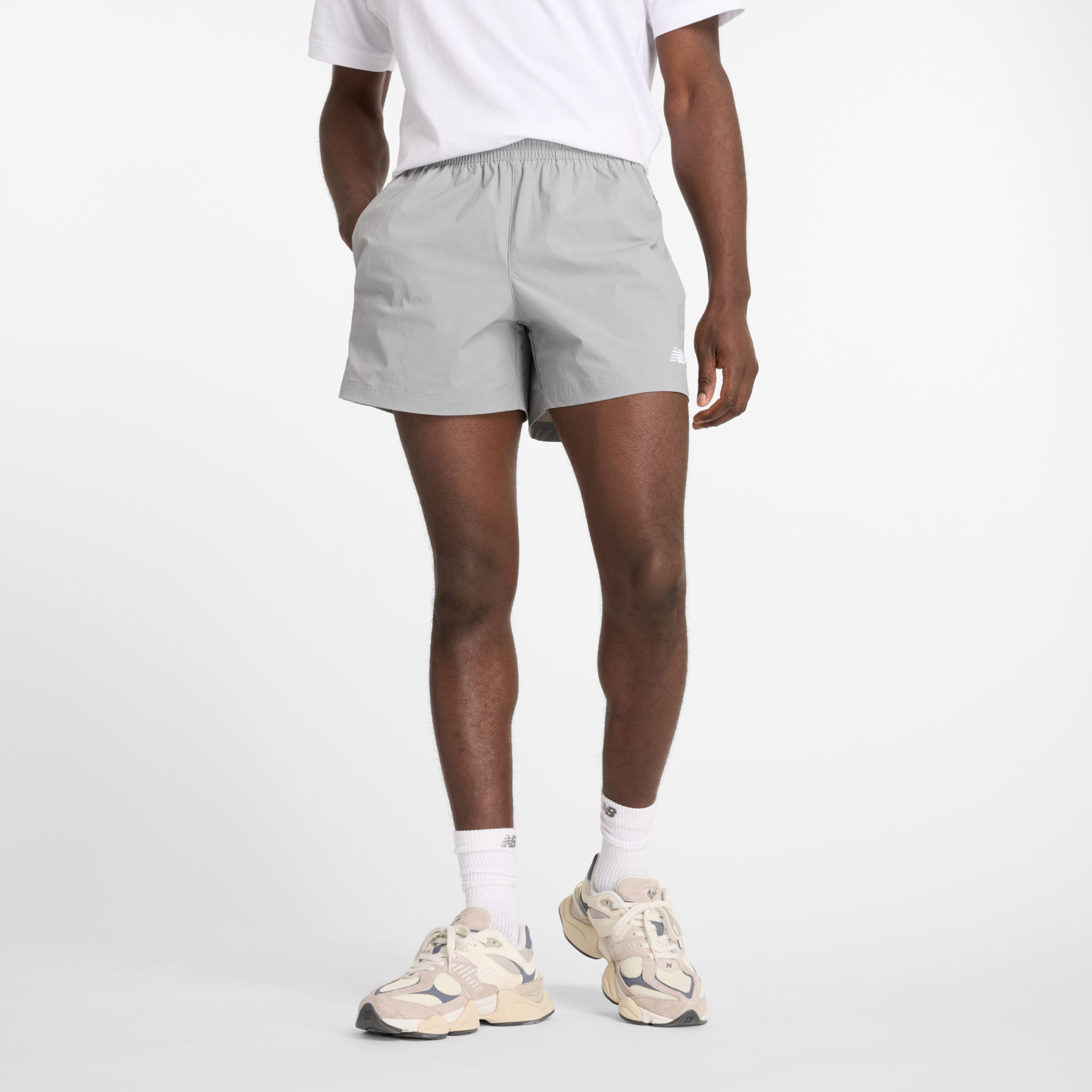 New Balance Uomo Athletics Stretch Woven Short 5" in Beige, Politessuto, Taglia M