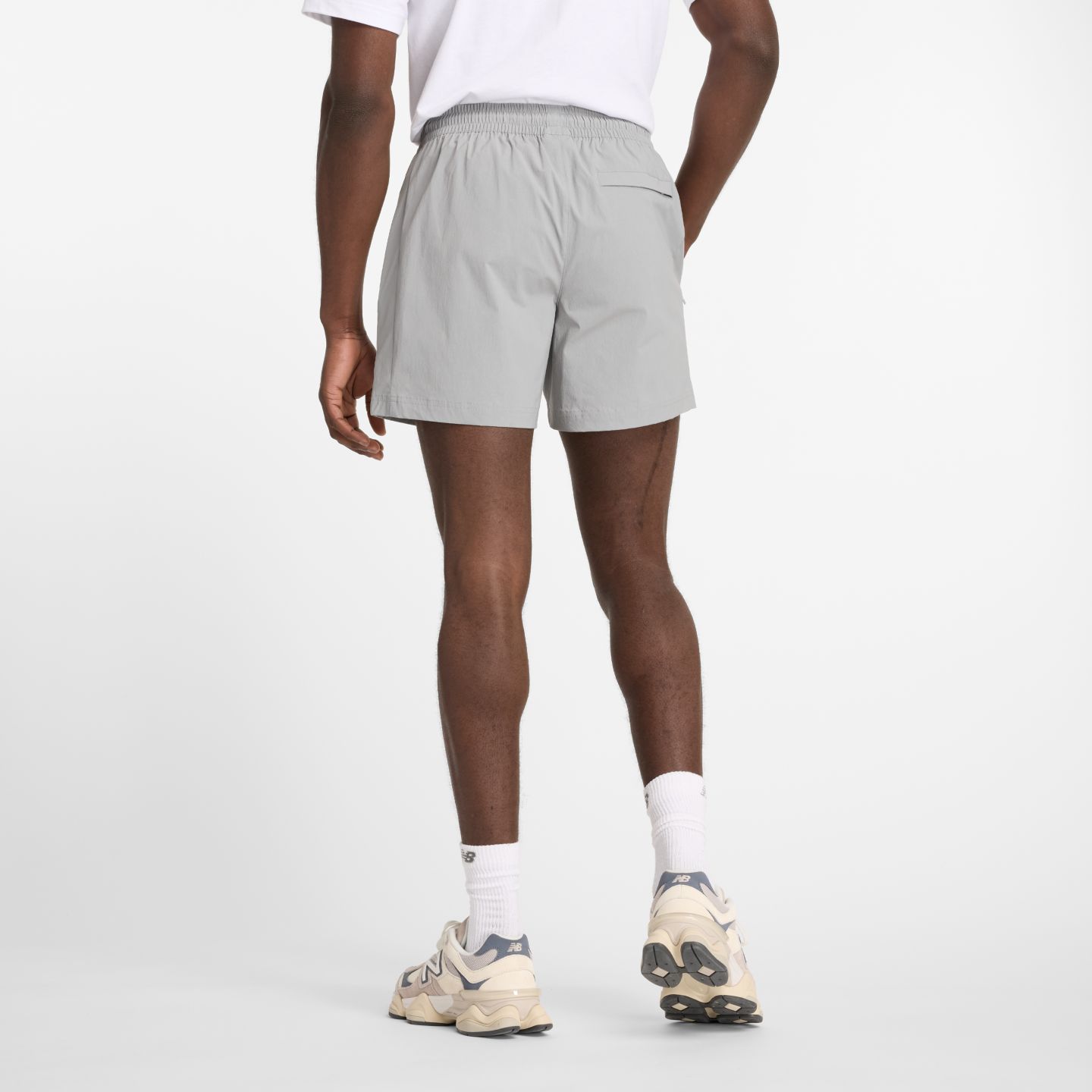 Мужские шорты New Balance Athletics Stretch Woven Short 5", цвет: Сланцевый серый — фото 4