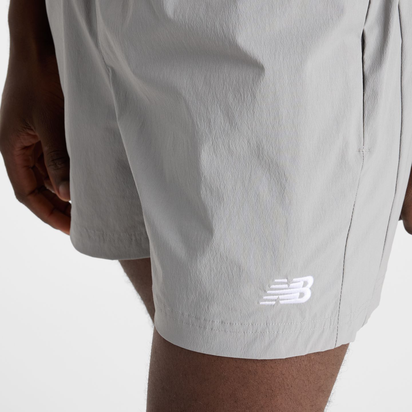 Мужские шорты New Balance Athletics Stretch Woven Short 5", цвет: Сланцевый серый — фото 7