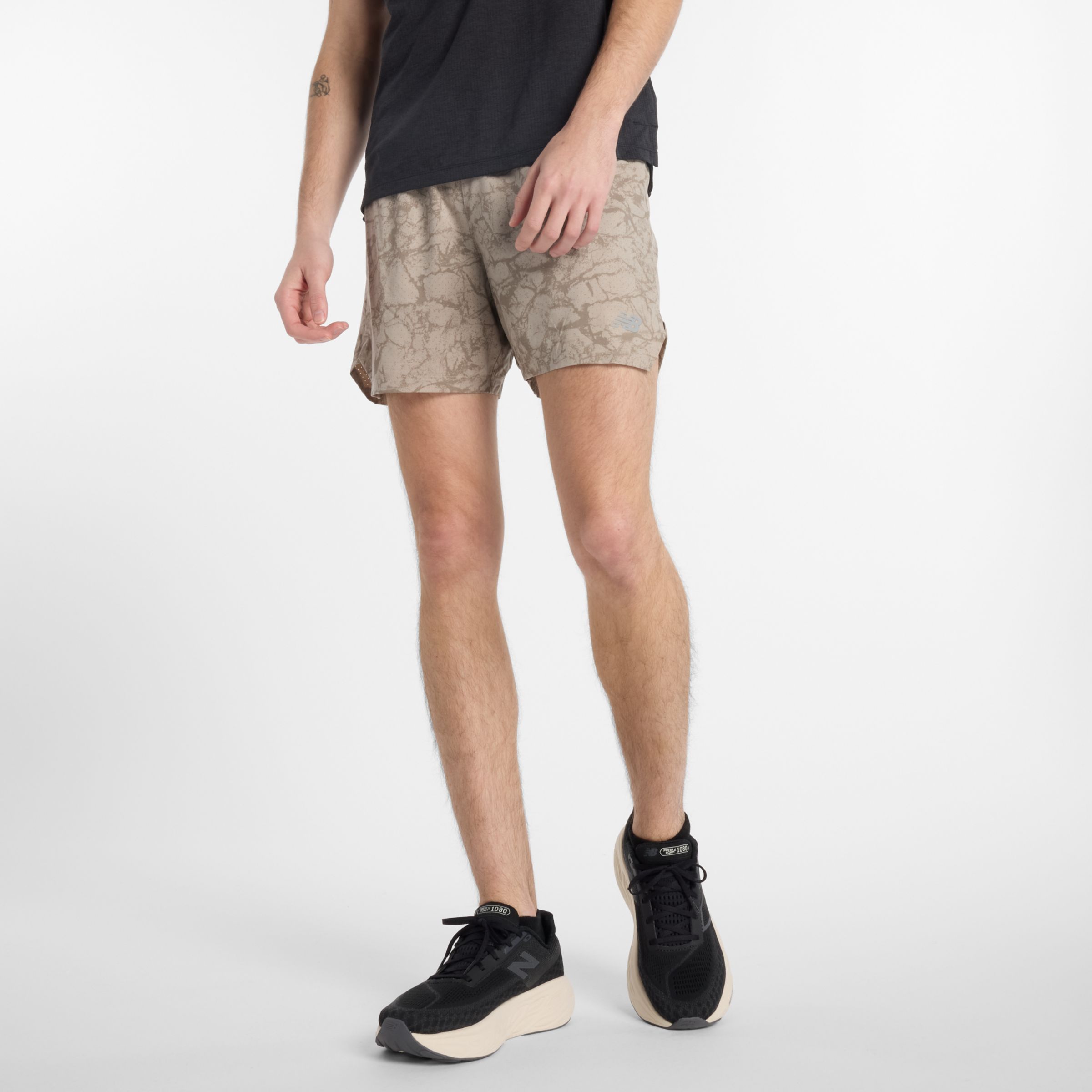 New Balance Homme RC Printed Short 5" en Beige, Polytissé, Taille S