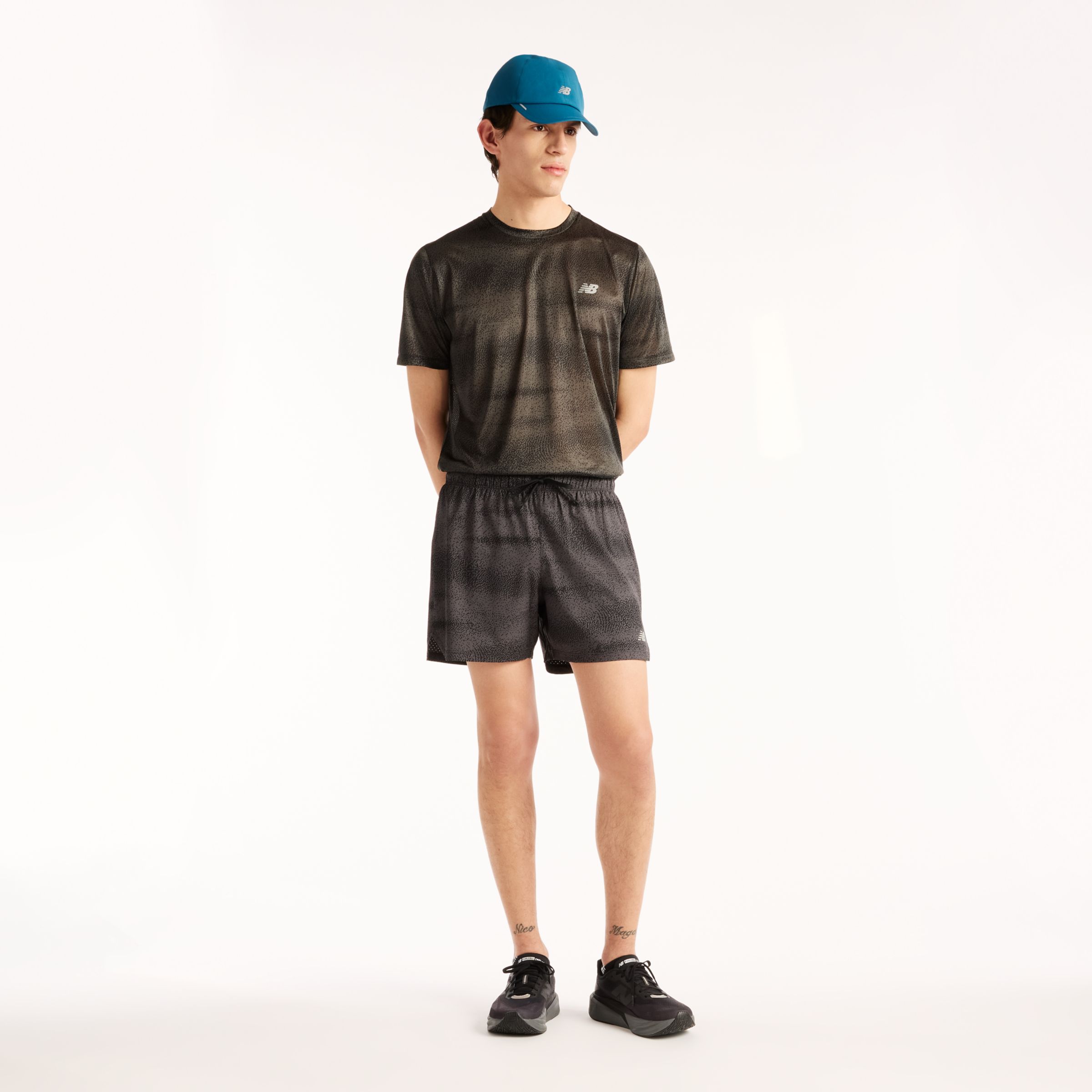 New Balance RC グラフィックショーツ 5インチ（シームレスブリーフインナー付き）, MS43285BK