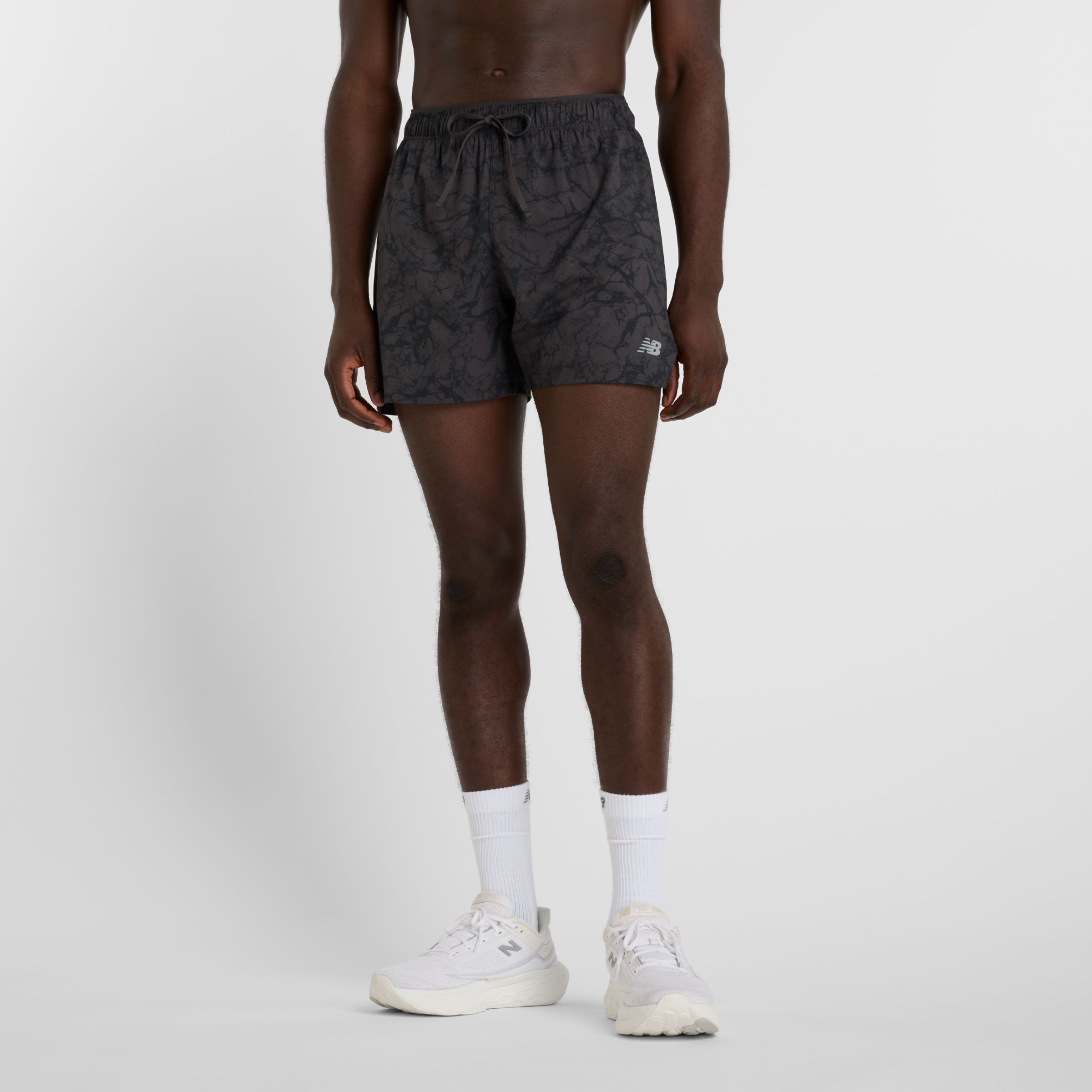 New Balance Uomo RC Printed Short 5" in Nero, Politessuto, Taglia XL
