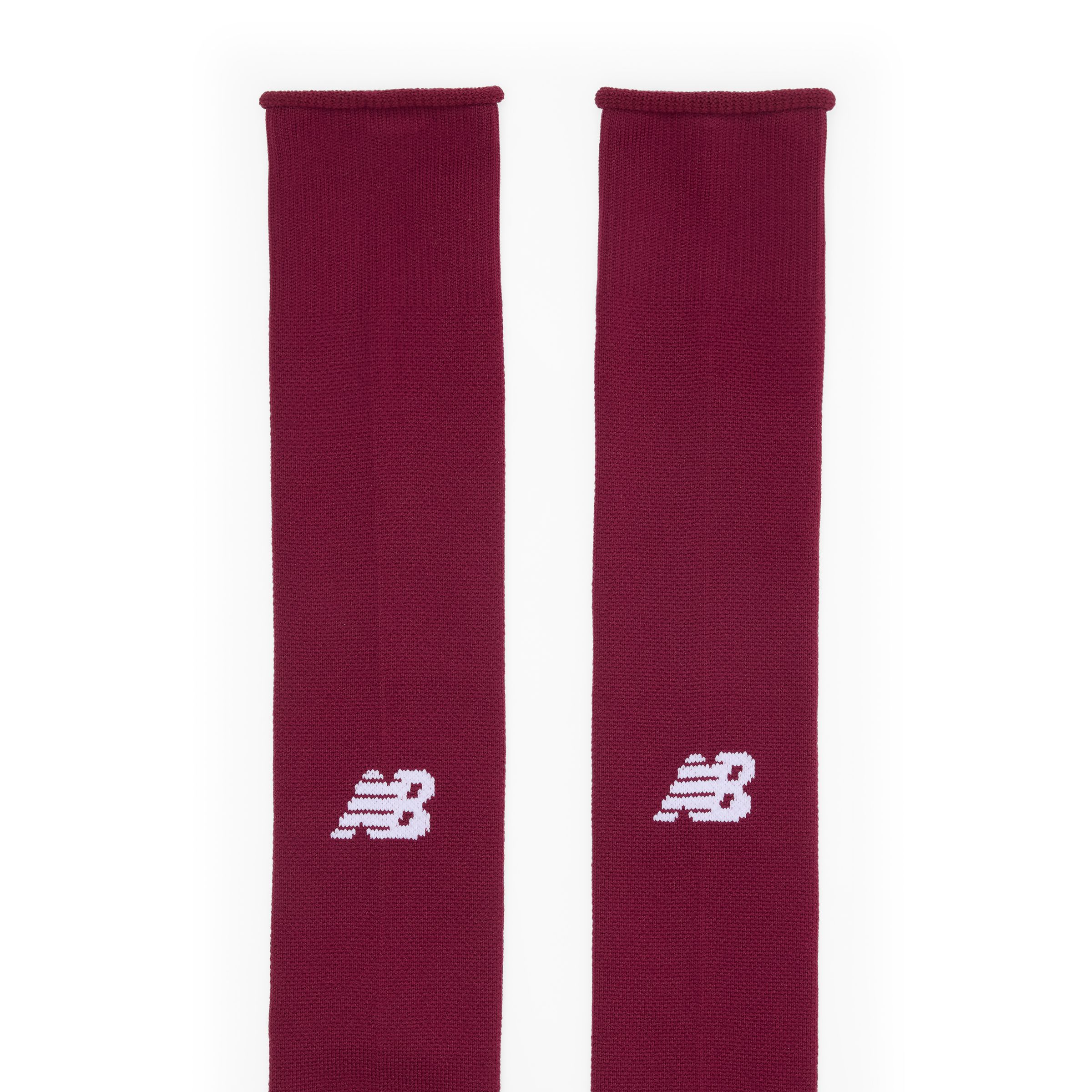 Fall is wearing size M and is 6'/183cm. Chest: 33.5"/85cm, Waist: 26.75"/68cm, Hips: 35"/89cm