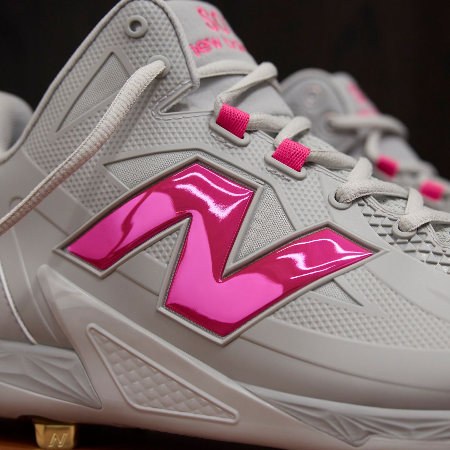 Мужские кроссовки New Balance FuelCell Ohtani 1 Mothers Day, цвет: Серый / Розовый — фото 7