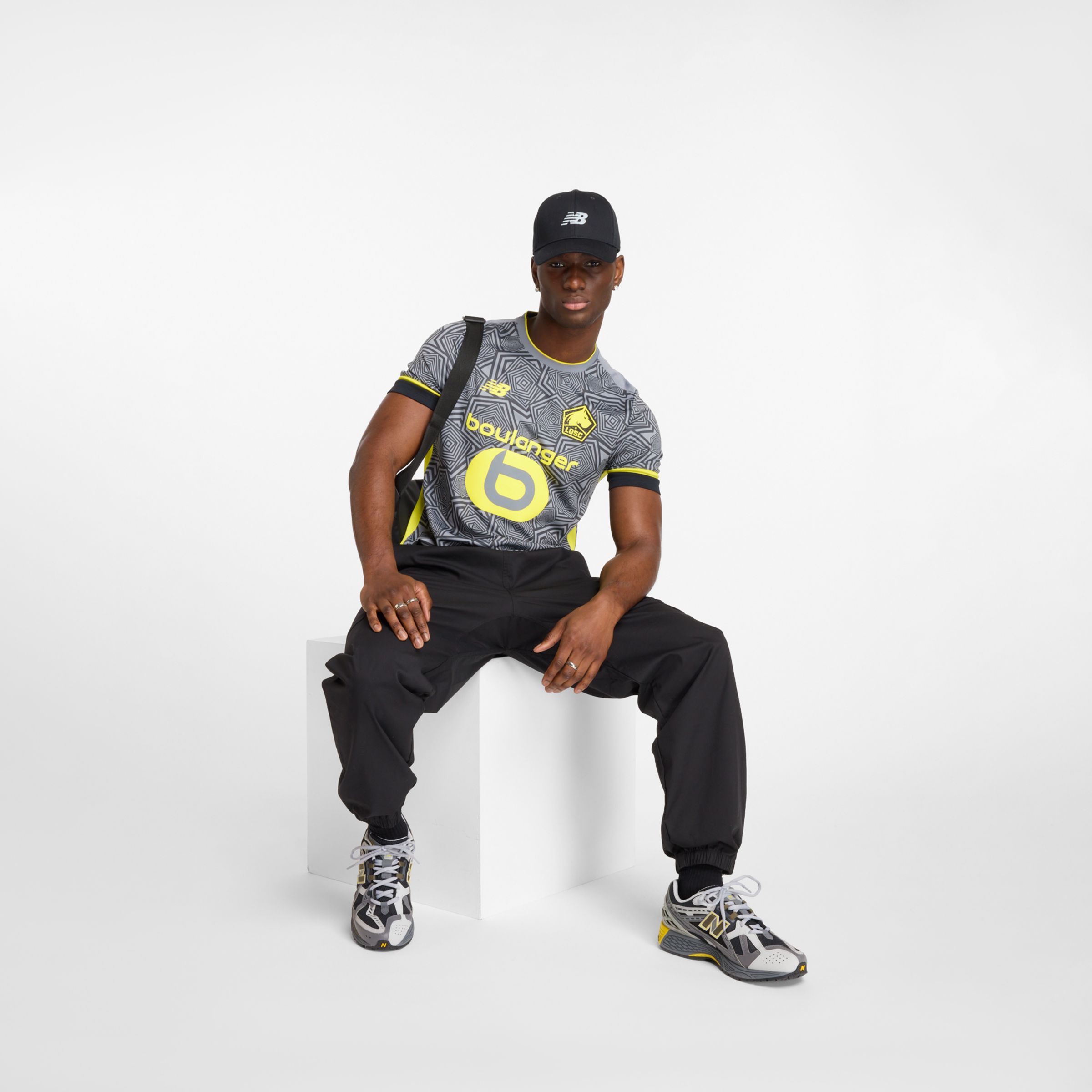 LOSC Lille Men's New Balance Third Short Sleeve Jersey in Grey/Yellow Polyester, size Large