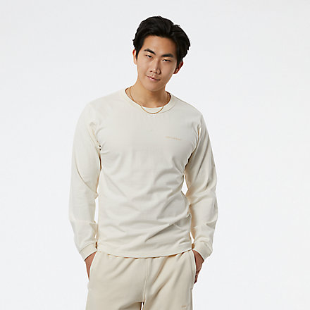 Abe Kim is wearing size M and is 6'0"/183cm. Chest: 41"/104cm, Waist: 31"/79cm, Hips: 40"/102cm image number null