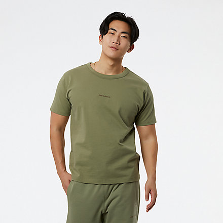 Abe Kim is wearing size M and is 6'0"/183cm. Chest: 41"/104cm, Waist: 31"/79cm, Hips: 40"/102cm image number null