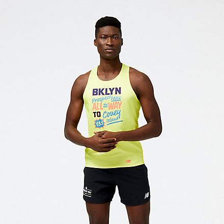 Timi is wearing size M and is 6'1"/185cm. Chest: 39"/99cm, Waist: 32"/81cm, Hips: 33"/85cm image number null
