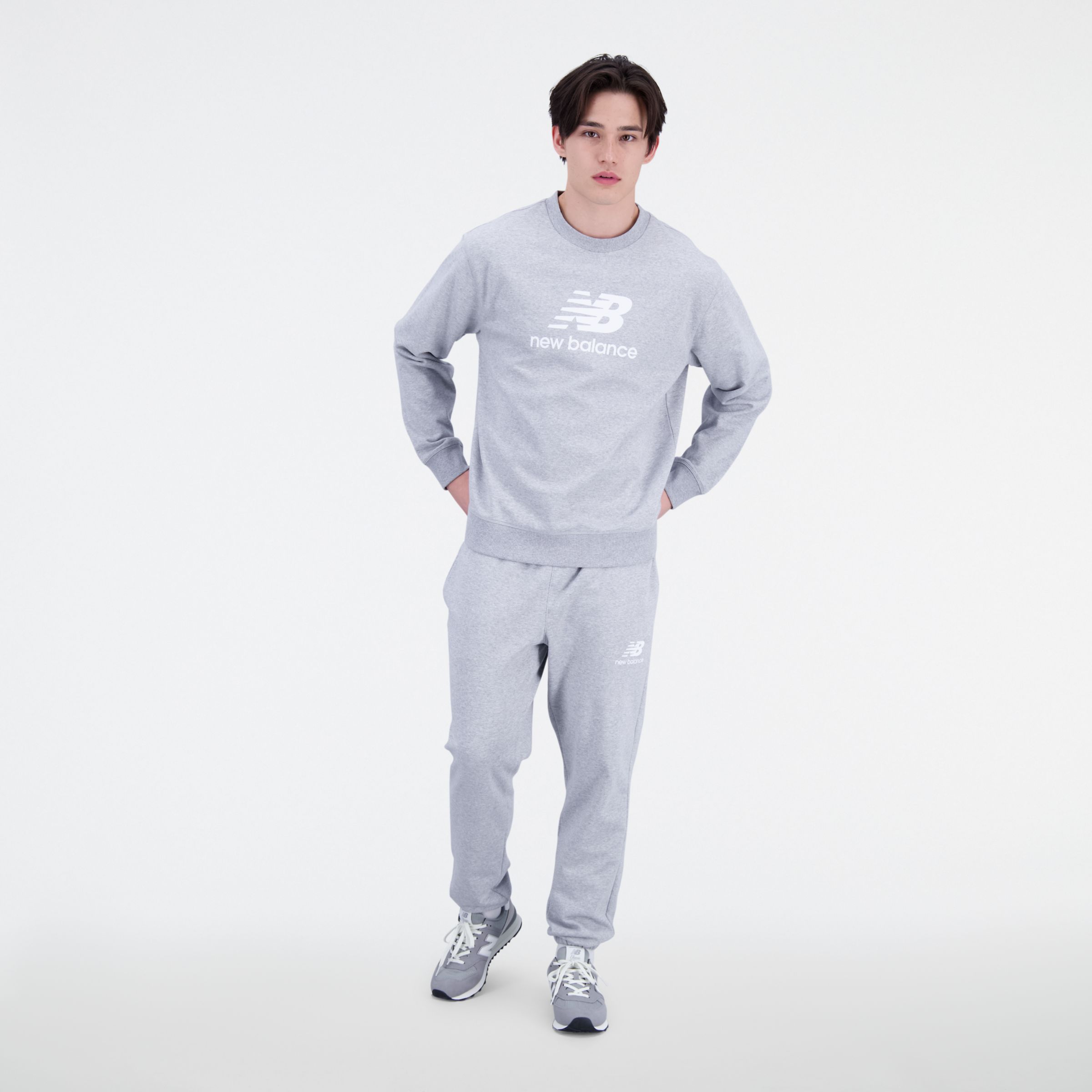 Herren Essentials Stacked Logo French Terry Crewneck - New Balance