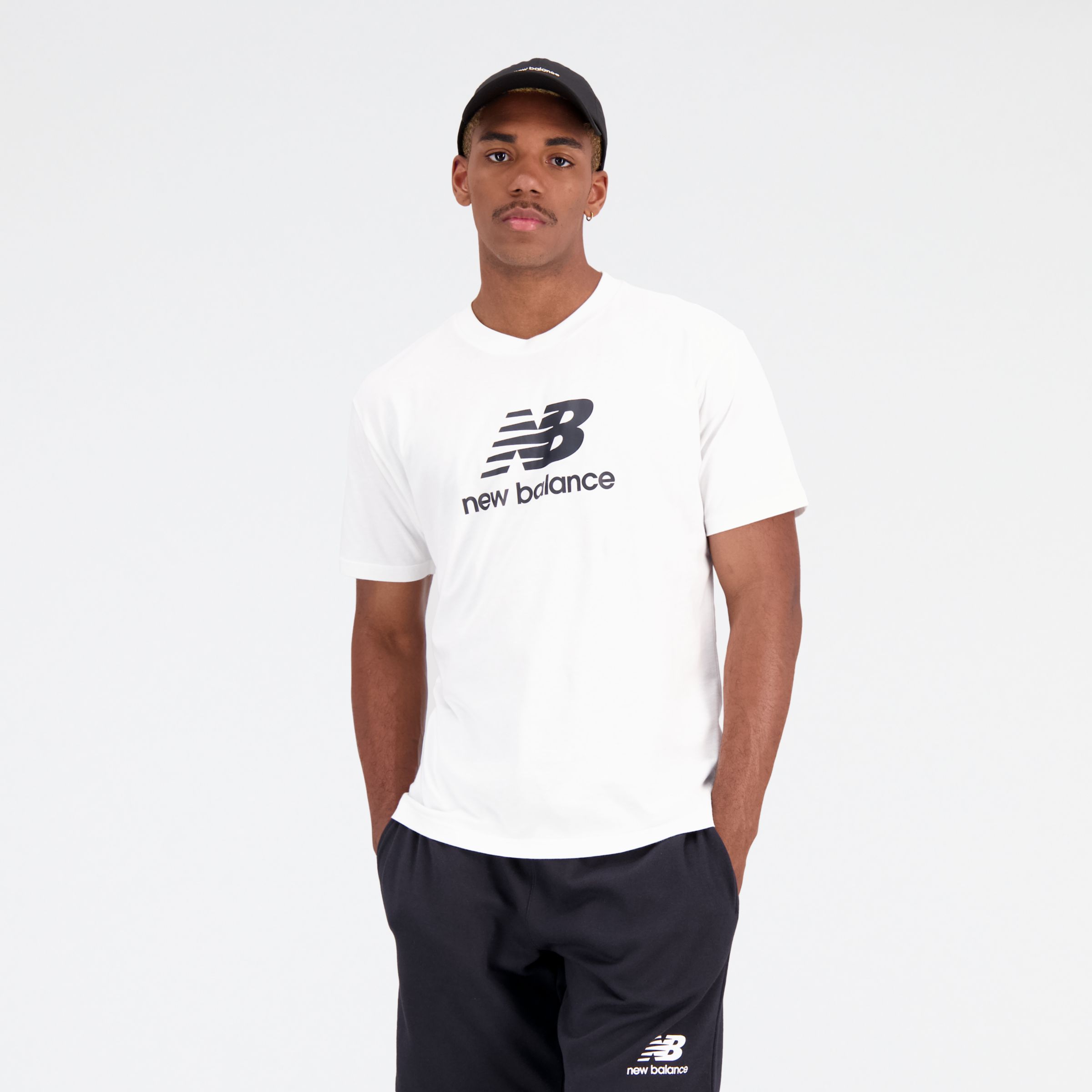 New Balance Homme T-Shirt Essentials Stacked Logo Cotton Jersey Short Sleeve T-shirt en White/blanc, Taille S