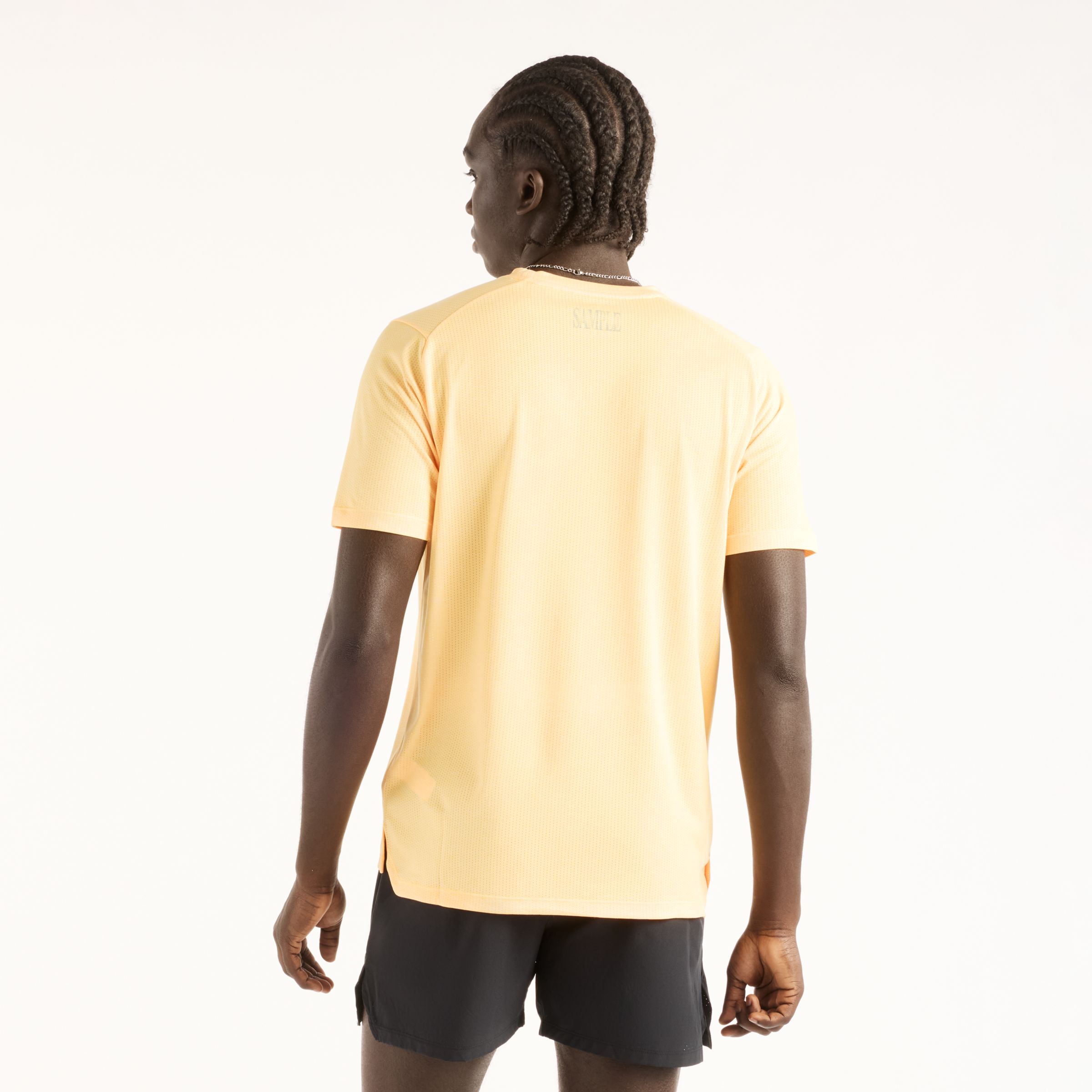 Fall is wearing size M and is 6'/183cm. Chest: 33.5"/85cm, Waist: 26.75"/68cm, Hips: 35"/89cm