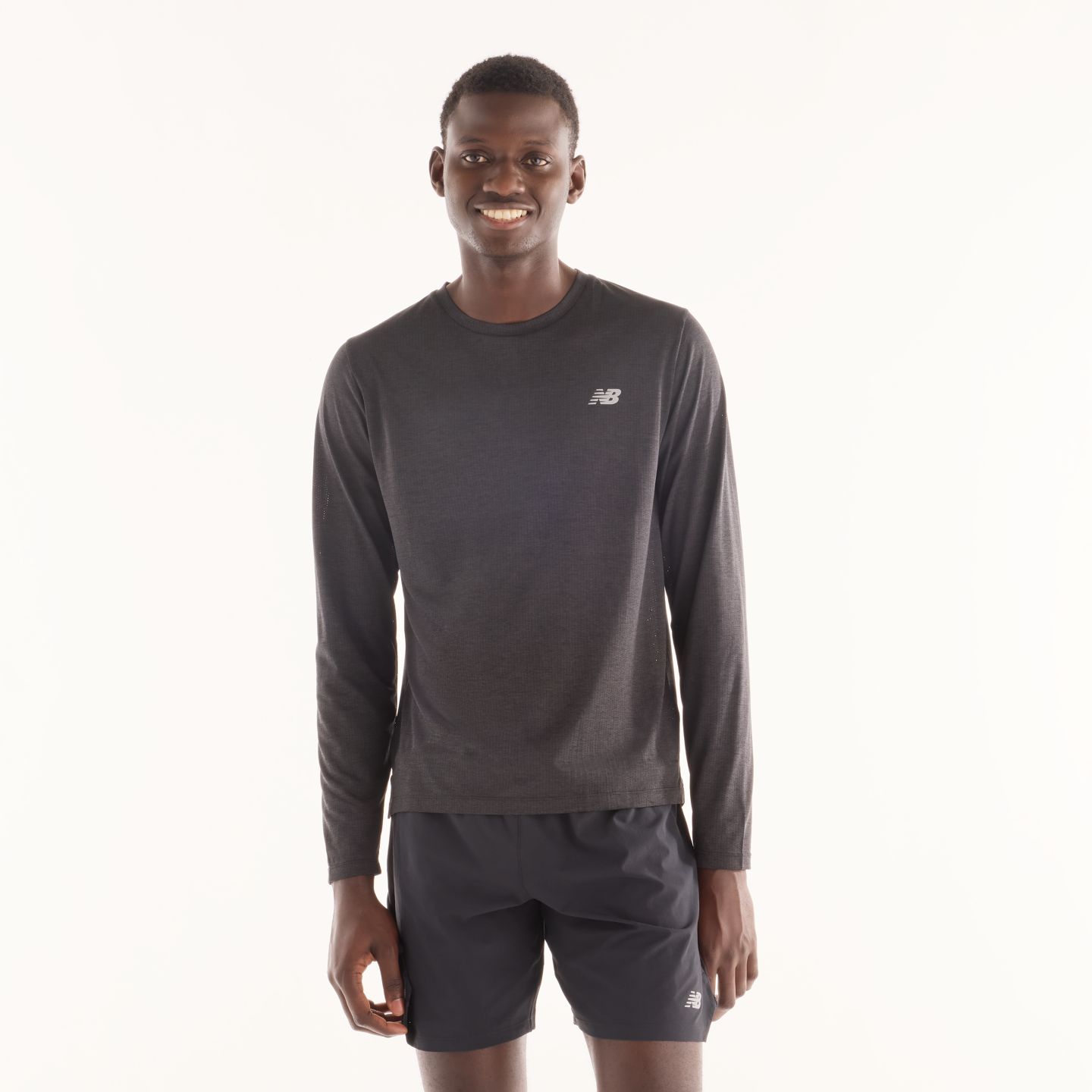 Мужской топ New Balance RC Essential Long Sleeve, цвет: Чёрный / Серый — фото 1