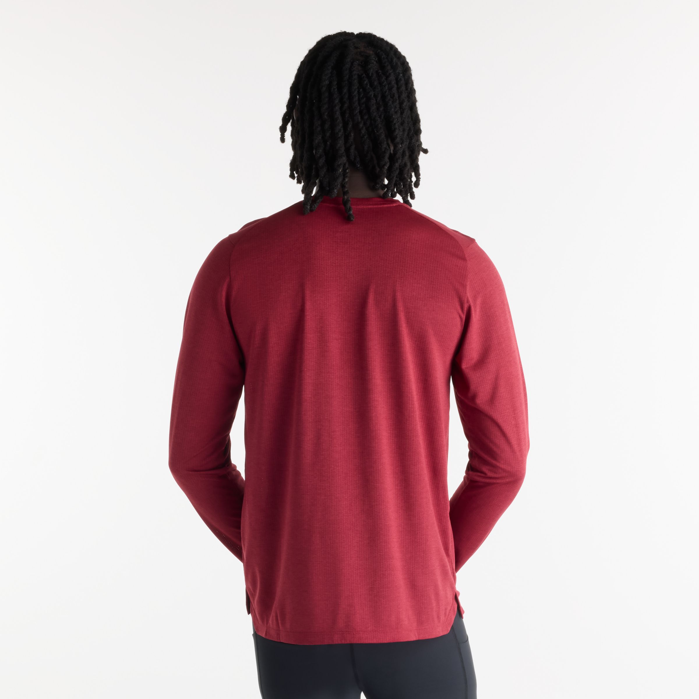 Hella is wearing size M and is 6'2"/188cm. Chest: 37"/94cm, Waist: 30"/76cm