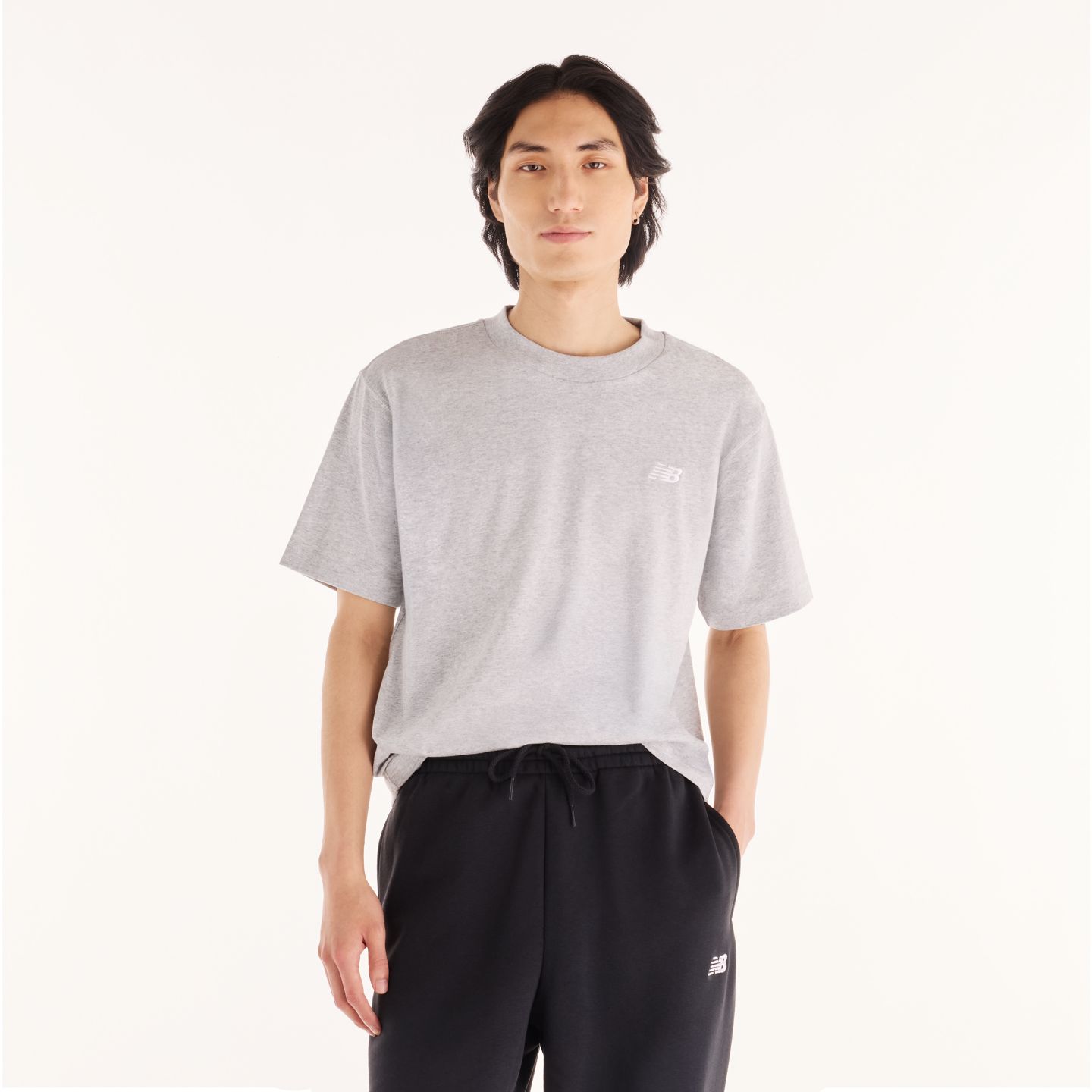 Мужская футболка New Balance Sport Essentials Cotton, цвет: Серый / Белый — фото 1