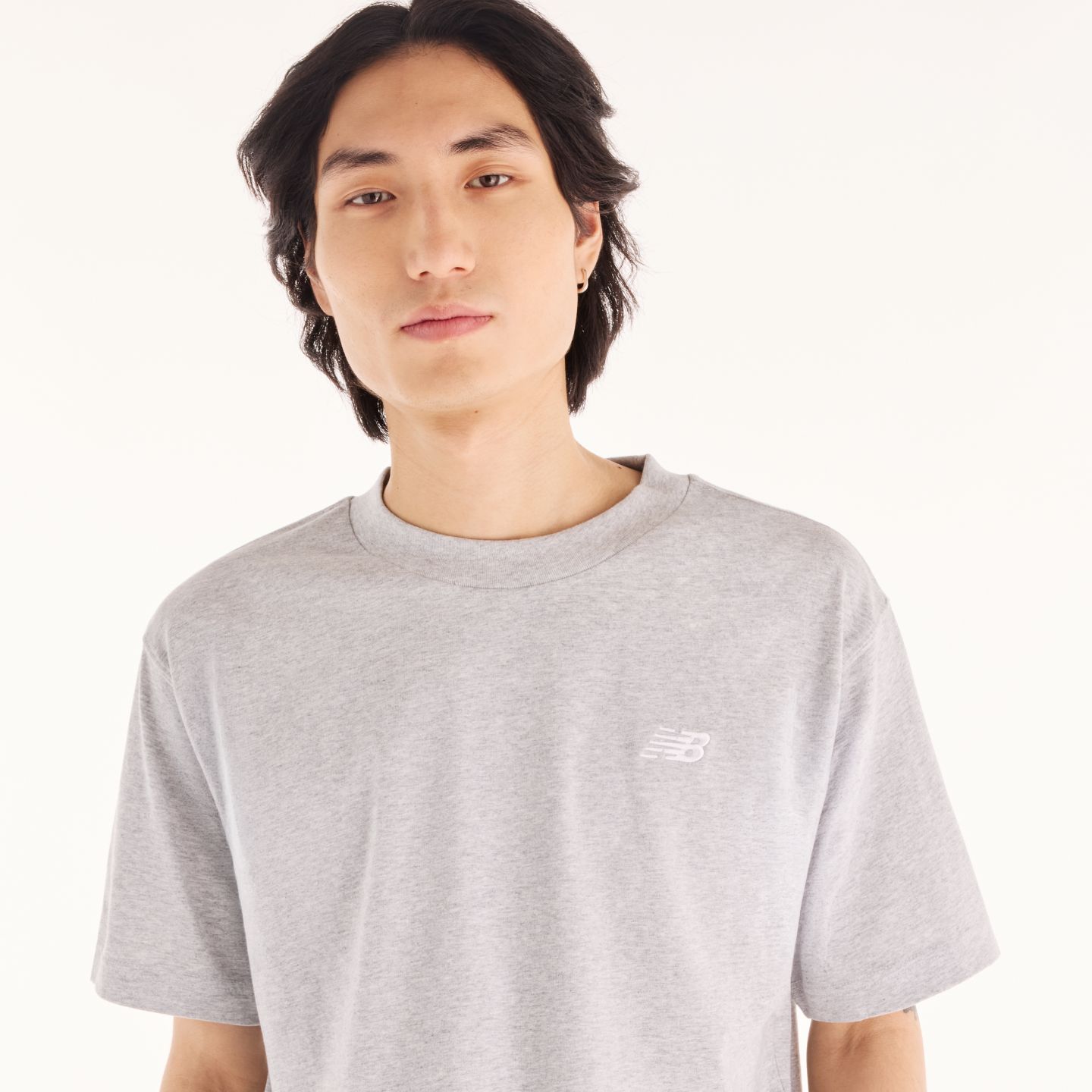 Мужская футболка New Balance Sport Essentials Cotton, цвет: Серый / Белый — фото 2