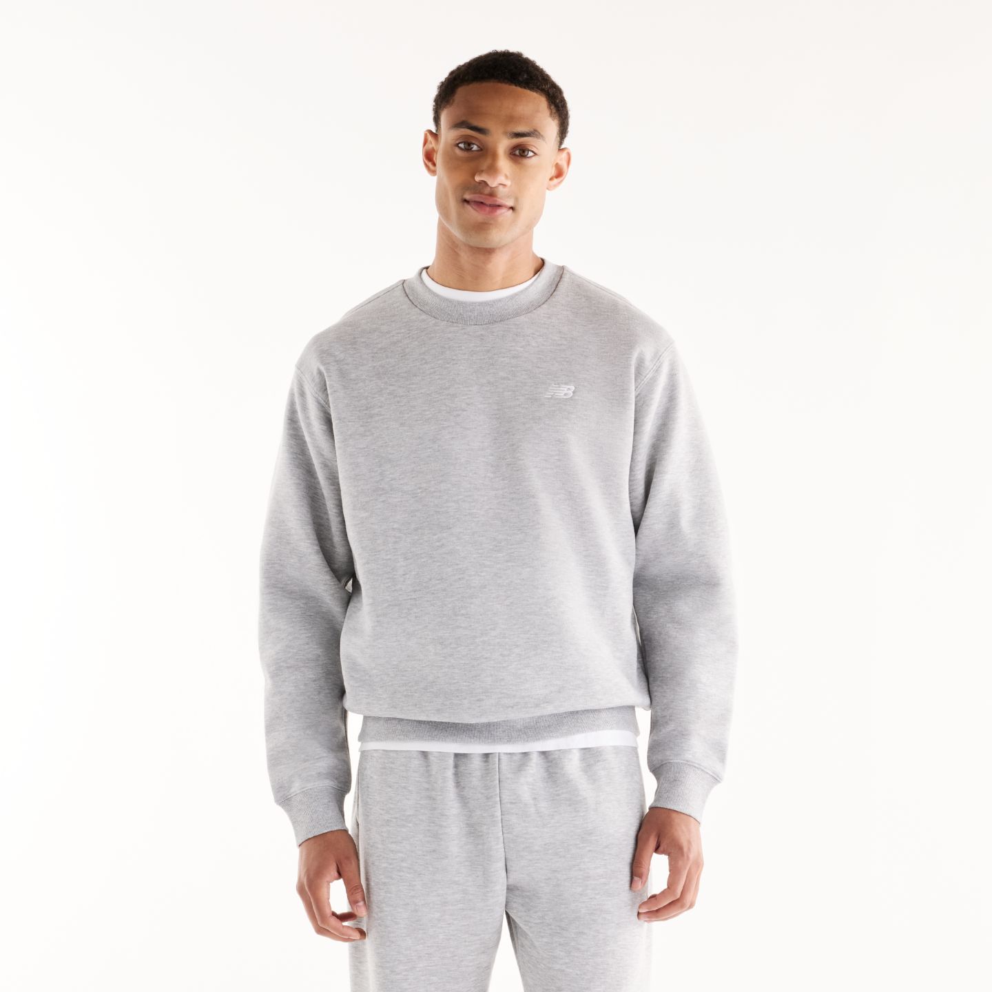 Мужские худи New Balance Sport Essentials Fleece Crew, цвет: Серый / Белый — фото 1