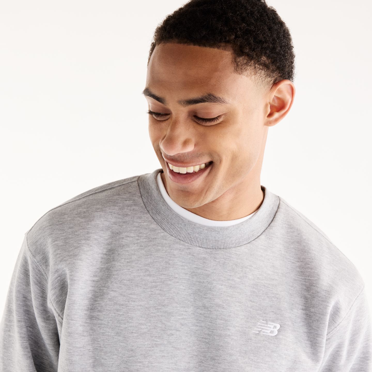 Мужские худи New Balance Sport Essentials Fleece Crew, цвет: Серый / Белый — фото 2