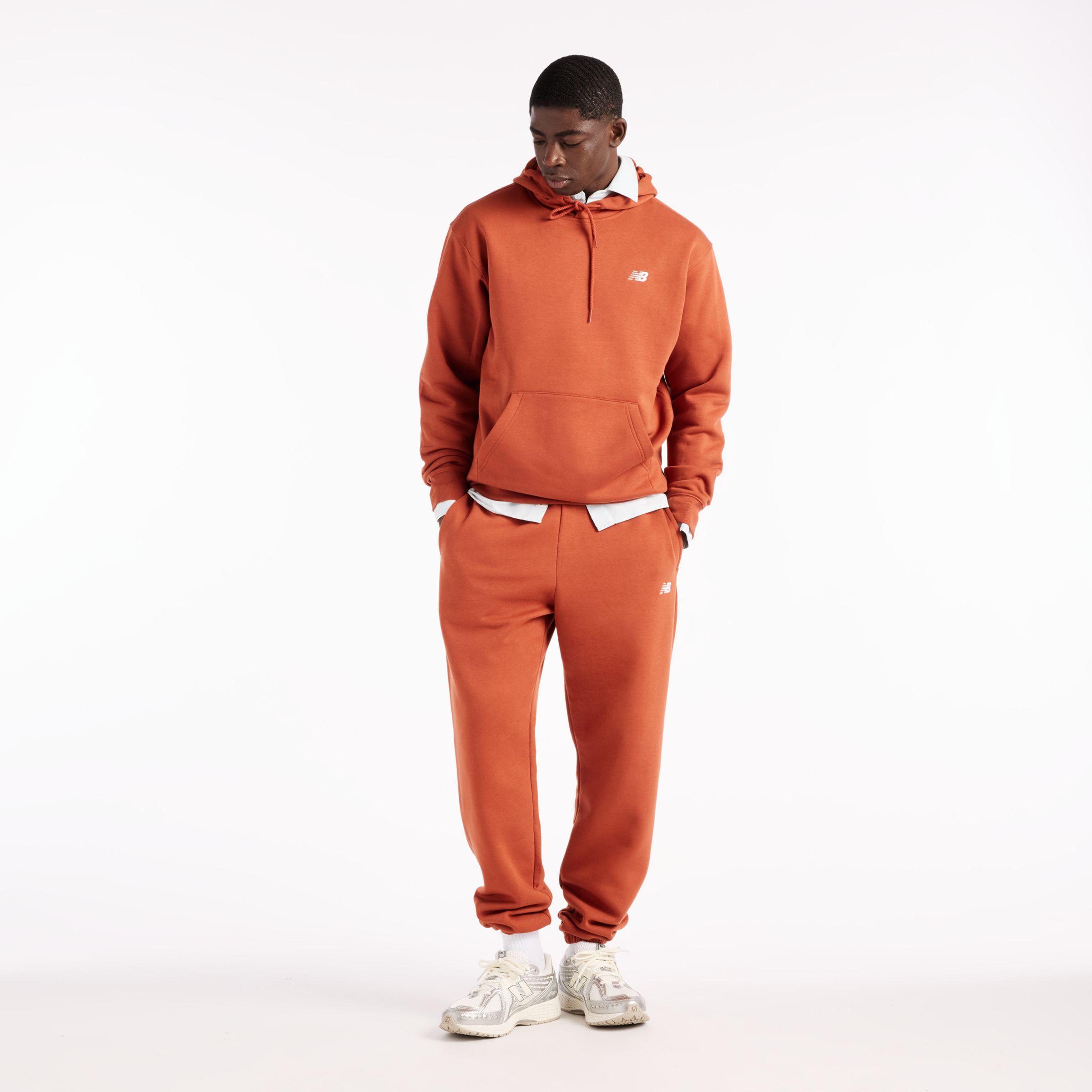 Nelson is wearing size M and is 5'4.5/164cm. Chest: 34.75"/88cm, Waist: 29"/74cm, Hips: 35.5"/90cm