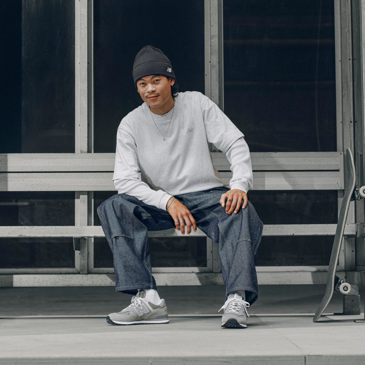 Мужская футболка New Balance Athletics Cotton, цвет: Разноцветный / Серый — фото 2