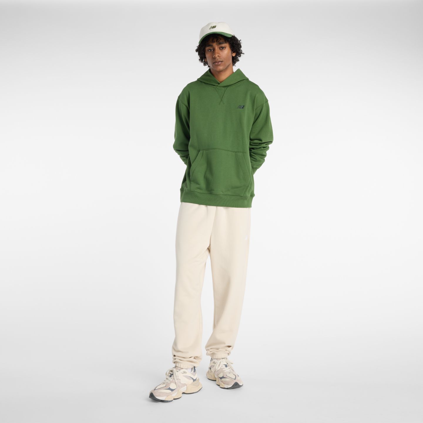 Мужское худи New Balance Athletics French Terry, цвет: Тёмный зелёный — фото 2