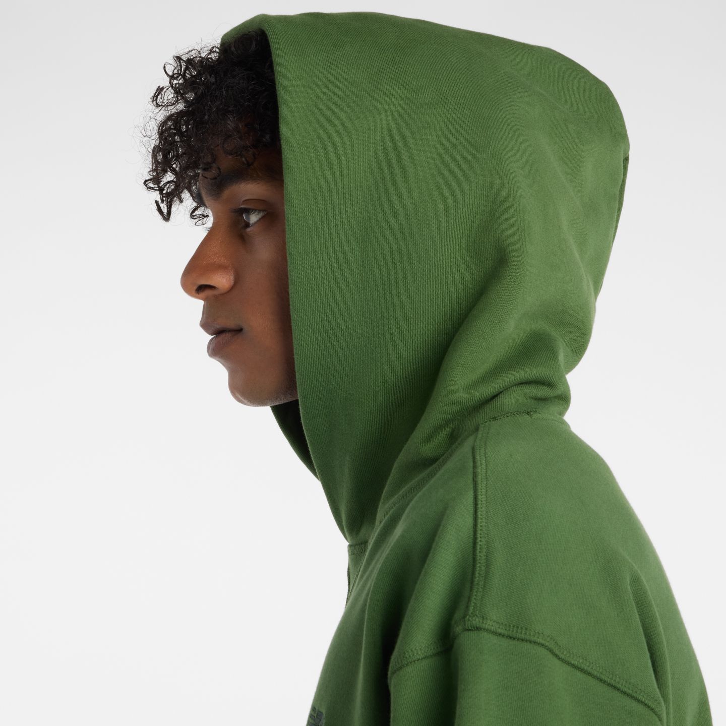 Мужское худи New Balance Athletics French Terry, цвет: Тёмный зелёный — фото 7