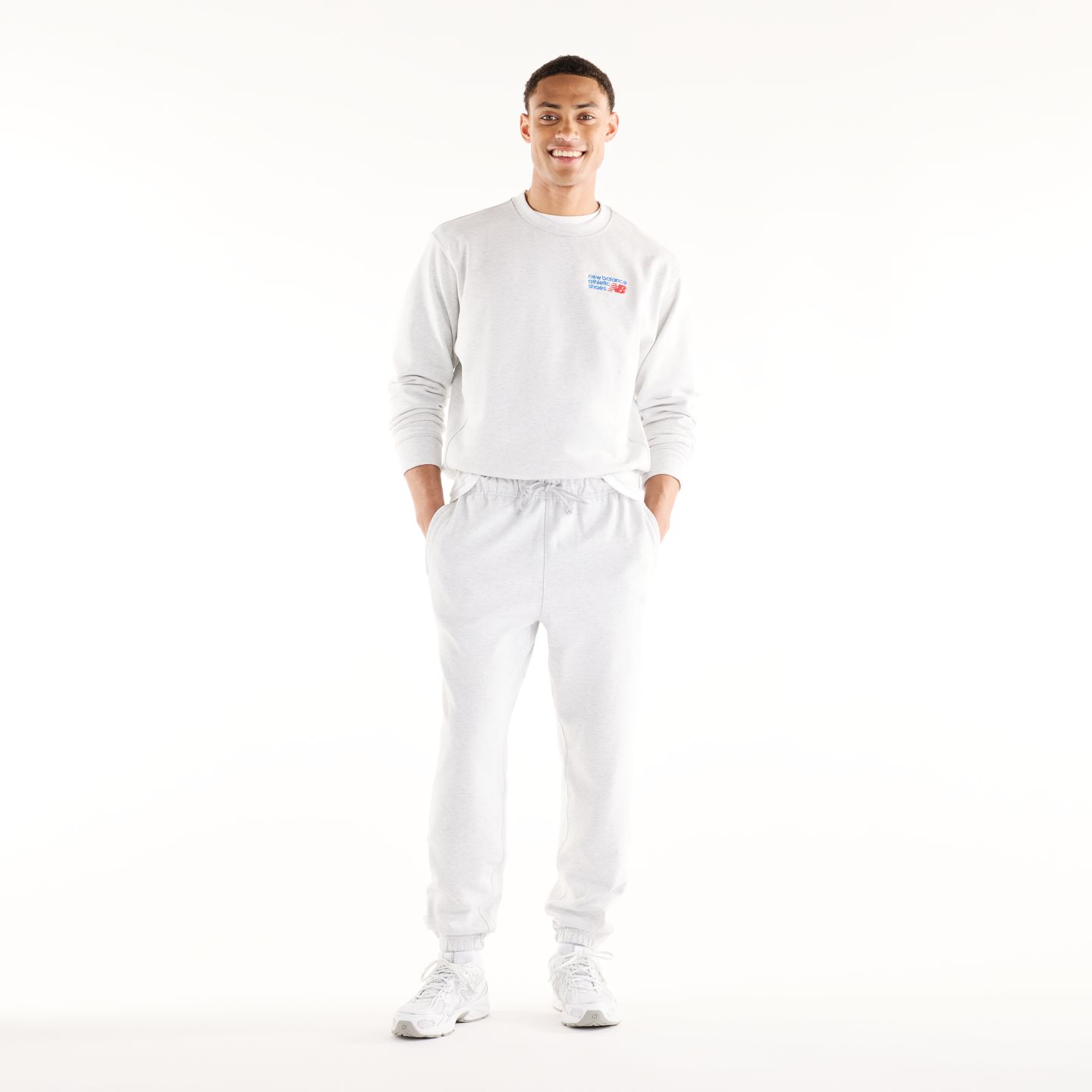 Мужские худи New Balance Athletics Premium Logo Crew, цвет: Пепельный разноцветный — фото 2
