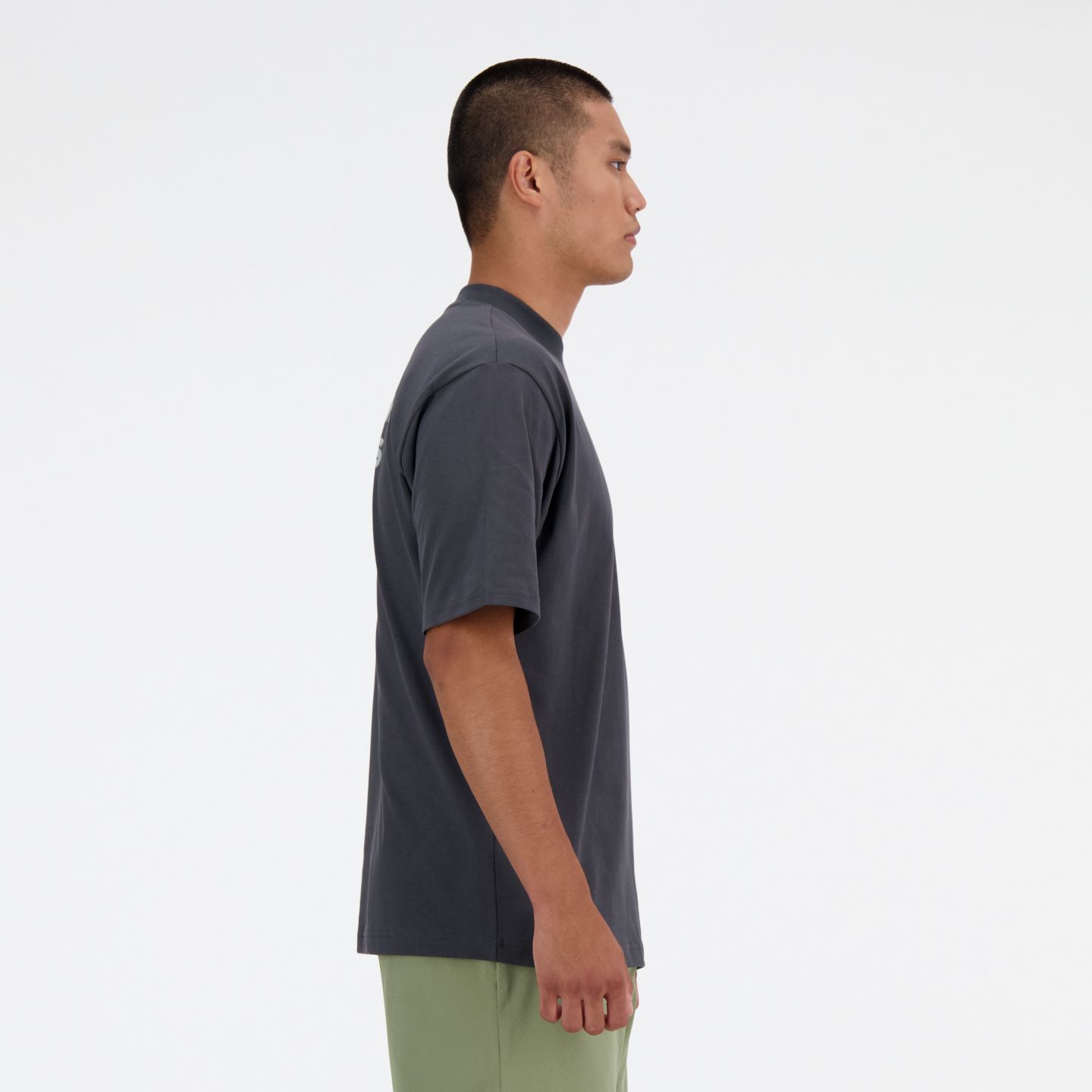 Мужская футболка New Balance Shifted Oversized T-Shirt, цвет: Blacktop — фото 3