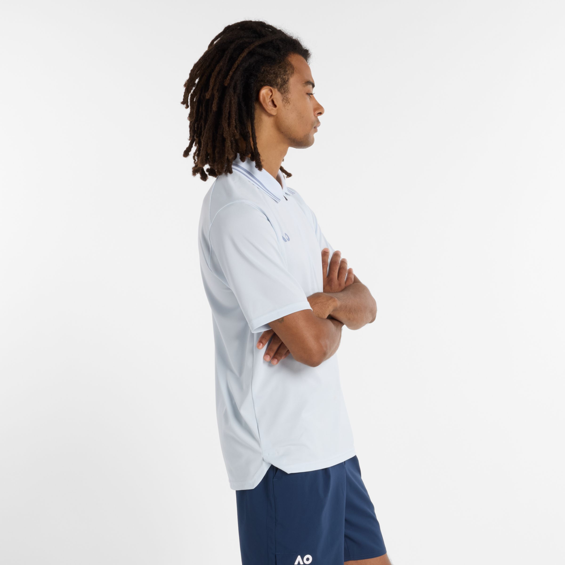 Marcus is wearing size M and is 5'11"/180cm. Chest: 29"/71.1cm, Waist: 36"/91.4cm, Hips: 33.5"/85.1cm