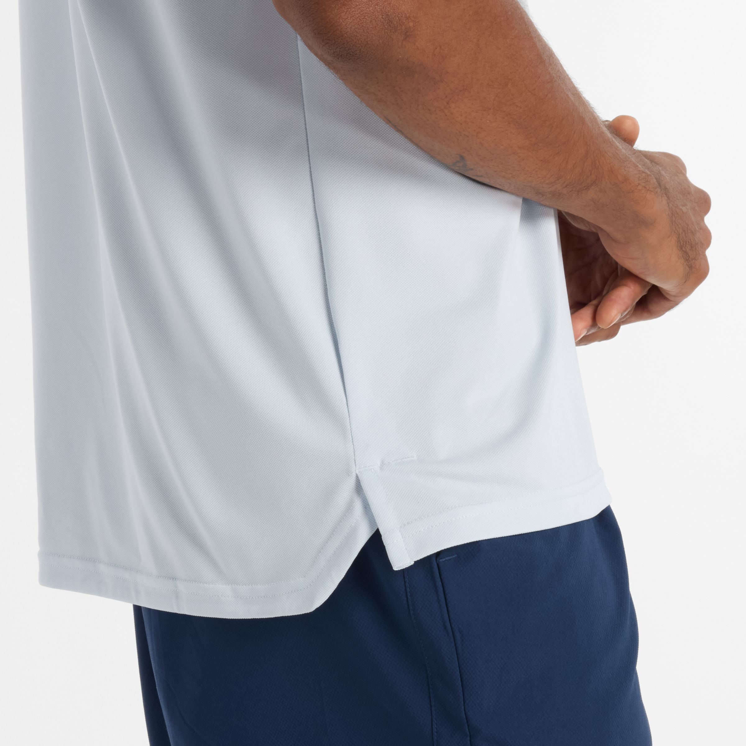 Marcus is wearing size M and is 5'11"/180cm. Chest: 29"/71.1cm, Waist: 36"/91.4cm, Hips: 33.5"/85.1cm